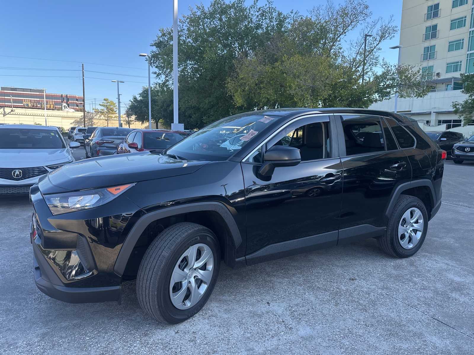 Thumbnail: 2022 Toyota RAV4 - 9