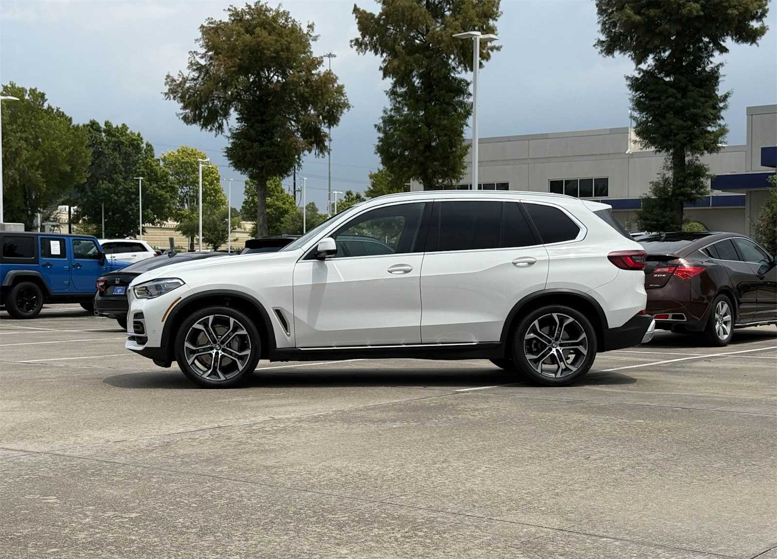 Thumbnail: 2023 BMW X5 - 3