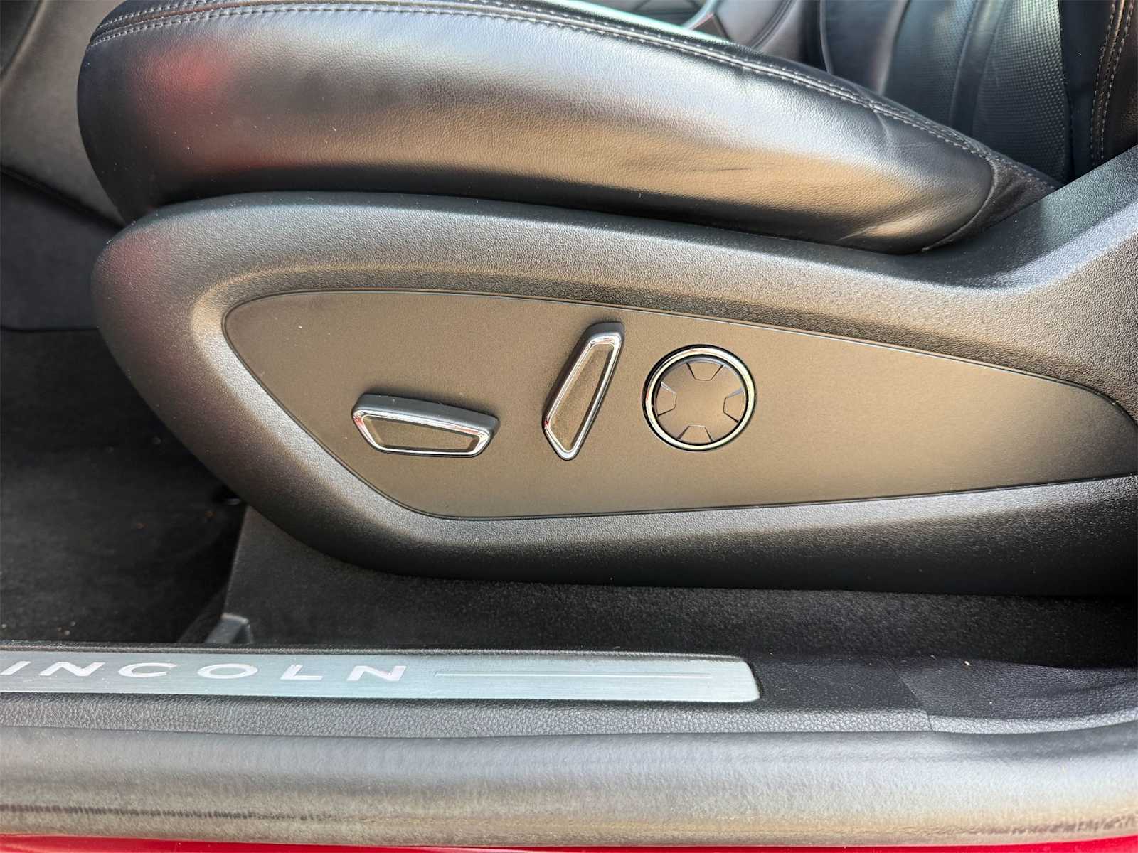 Thumbnail: 2019 Lincoln MKC - 24