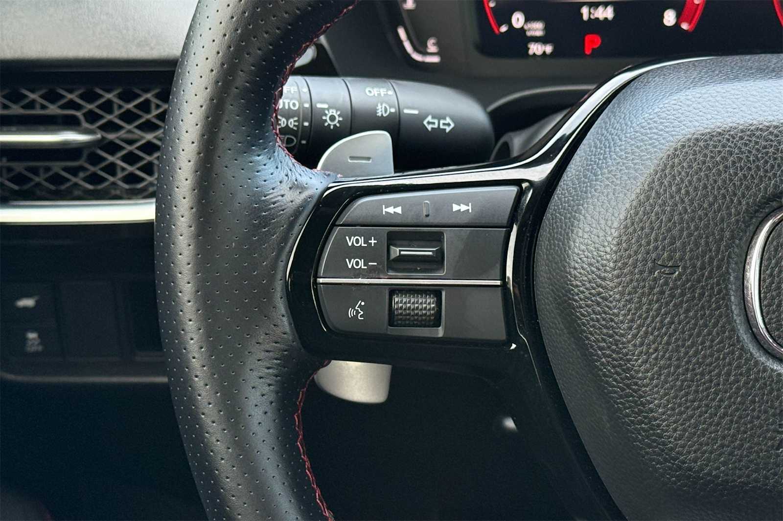 Thumbnail: 2025 Acura ADX - 22