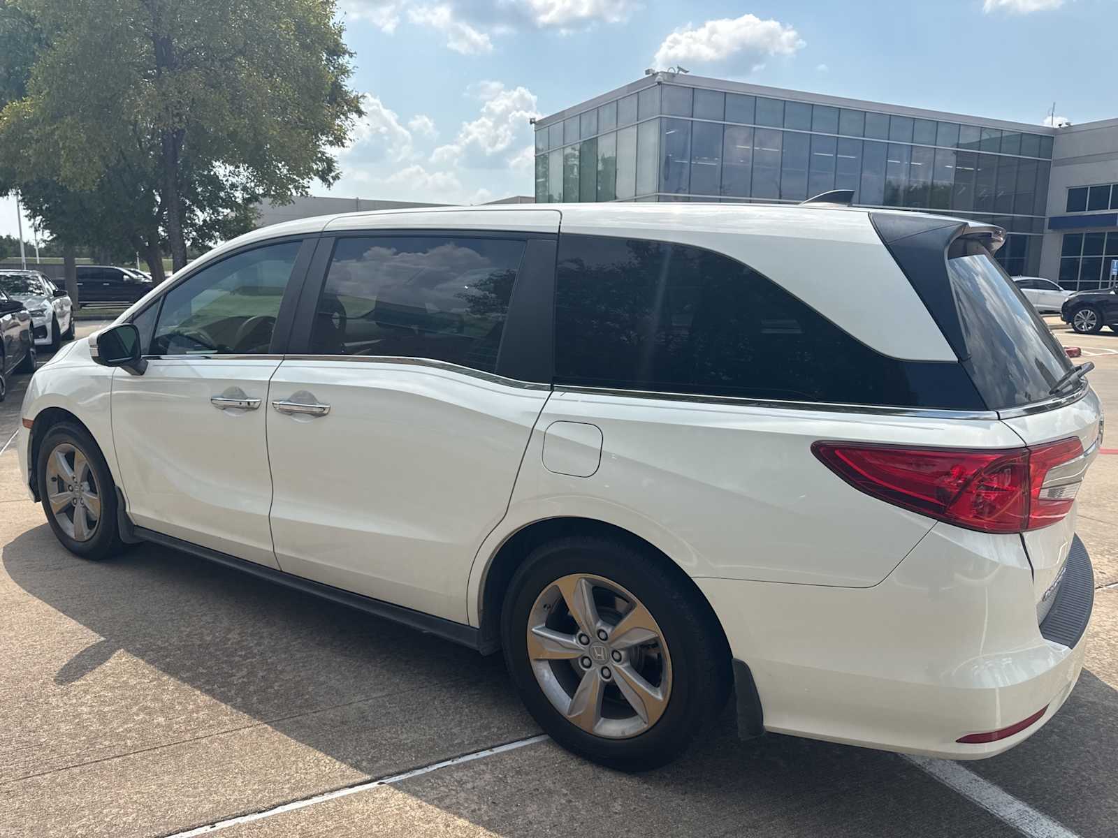 Thumbnail: 2019 Honda Odyssey - 3