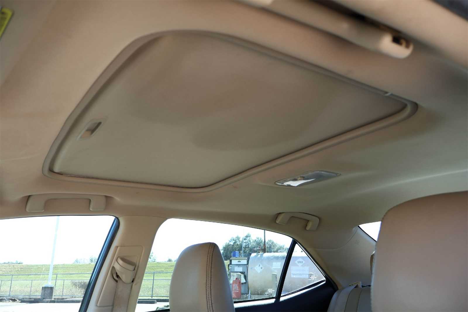 Thumbnail: 2015 Toyota Corolla - 28