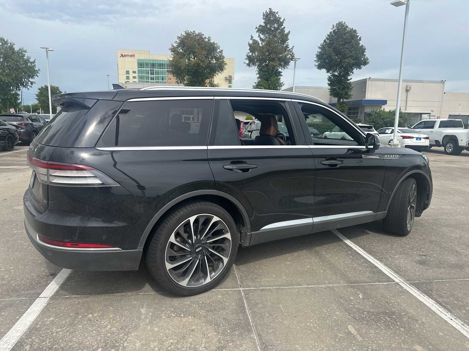 Thumbnail: 2023 Lincoln Aviator - 5