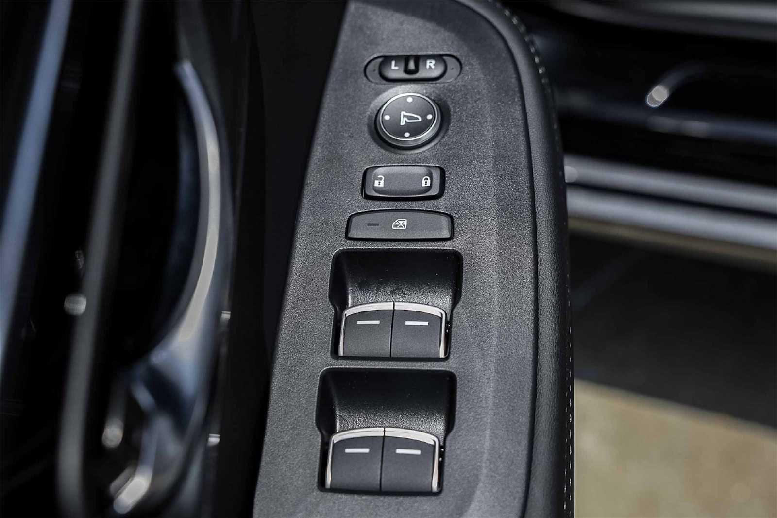 Thumbnail: 2025 Acura ADX - 27