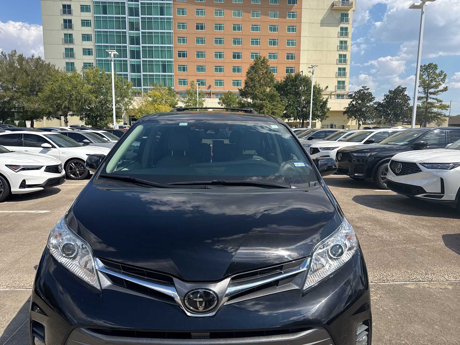 Thumbnail: 2020 Toyota Sienna - 2