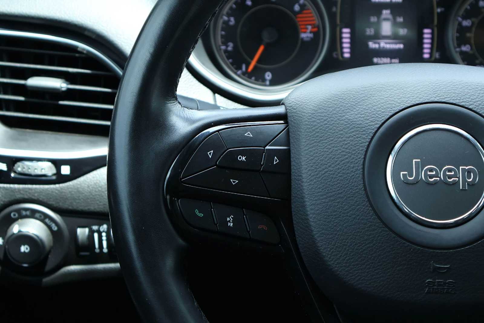 Thumbnail: 2021 Jeep Cherokee - 22