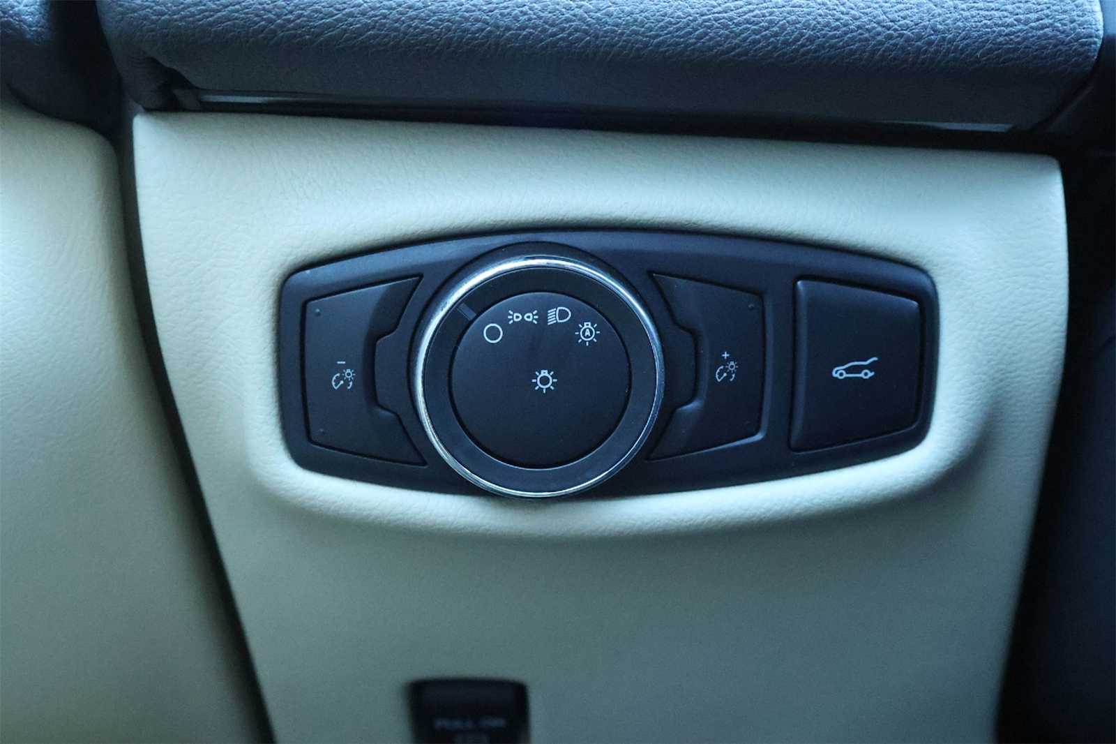 Thumbnail: 2014 Lincoln MKZ - 26