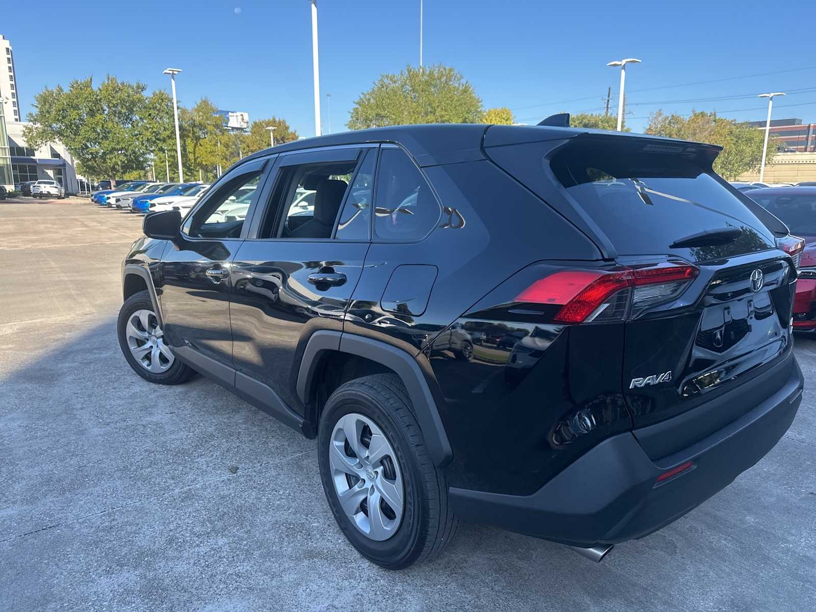 Thumbnail: 2022 Toyota RAV4 - 7