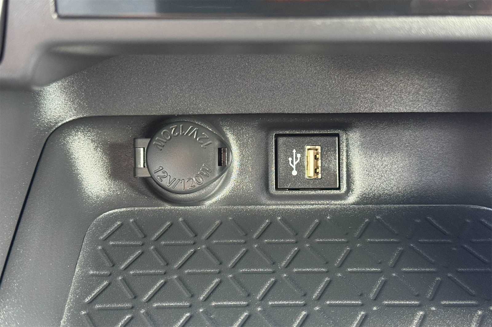 Thumbnail: 2025 Toyota RAV4 - 26