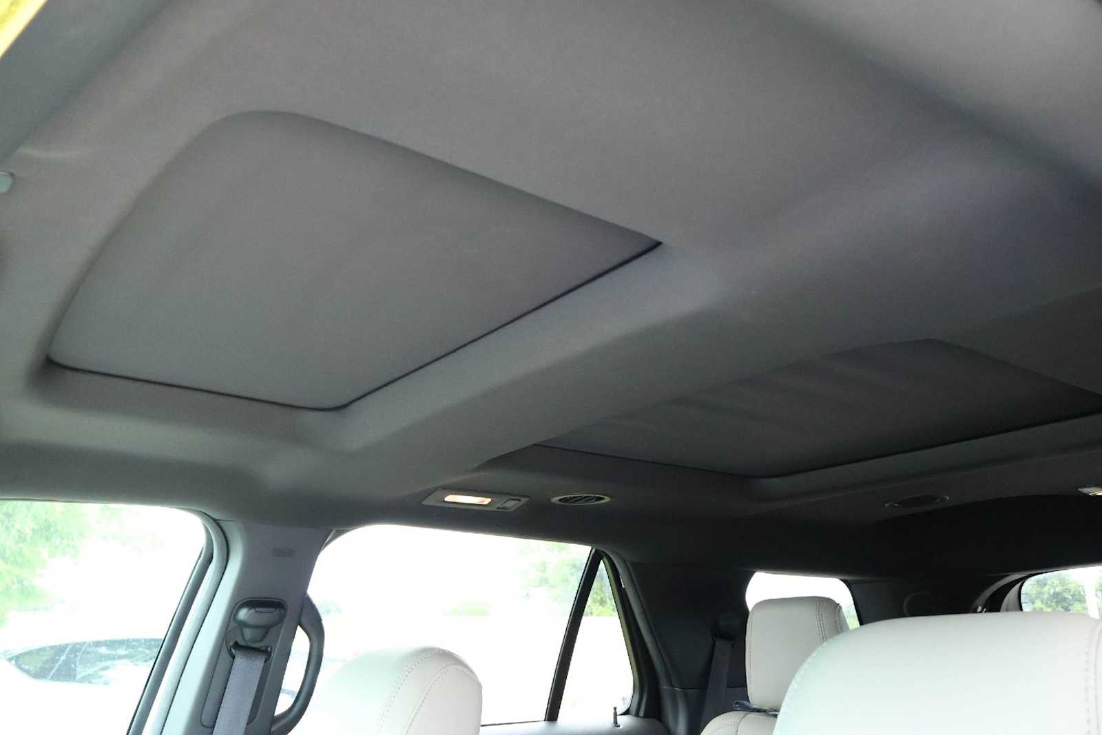 Thumbnail: 2015 Ford Explorer - 28