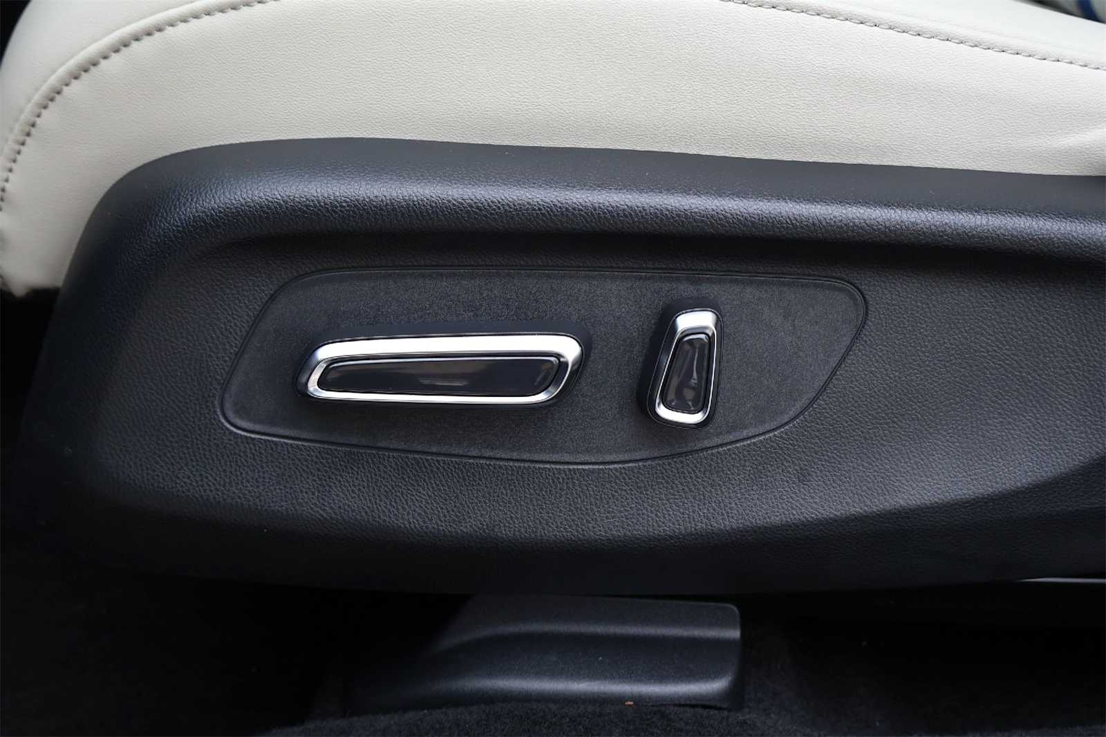 Thumbnail: 2025 Acura ADX - 24