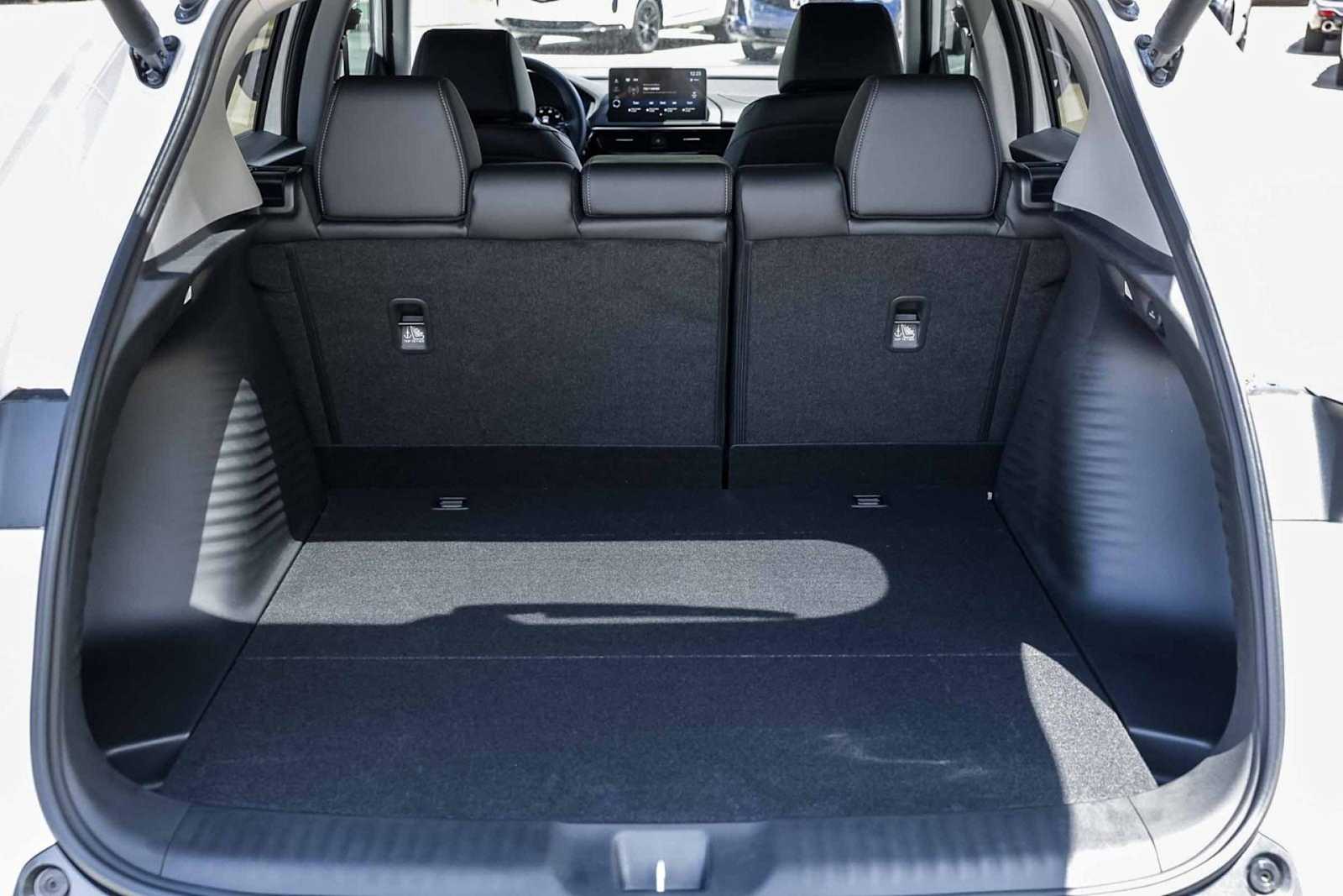 Thumbnail: 2025 Acura ADX - 10