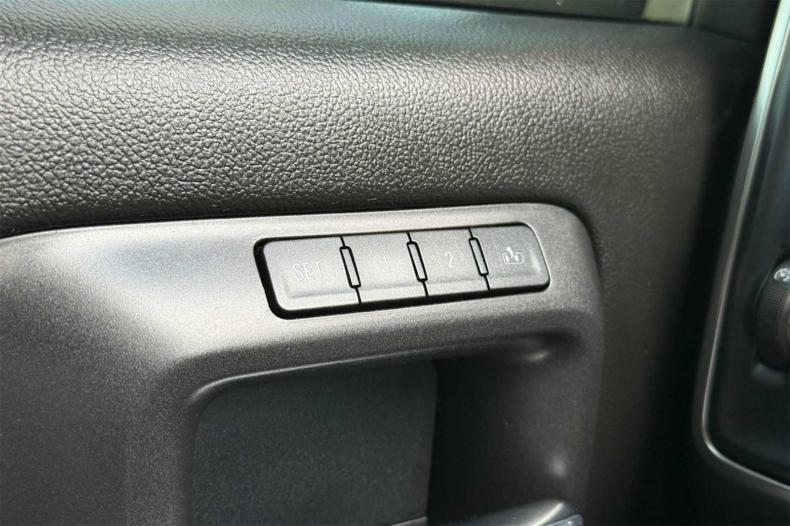 Thumbnail: 2017 Chevrolet Silverado 2500 - 25