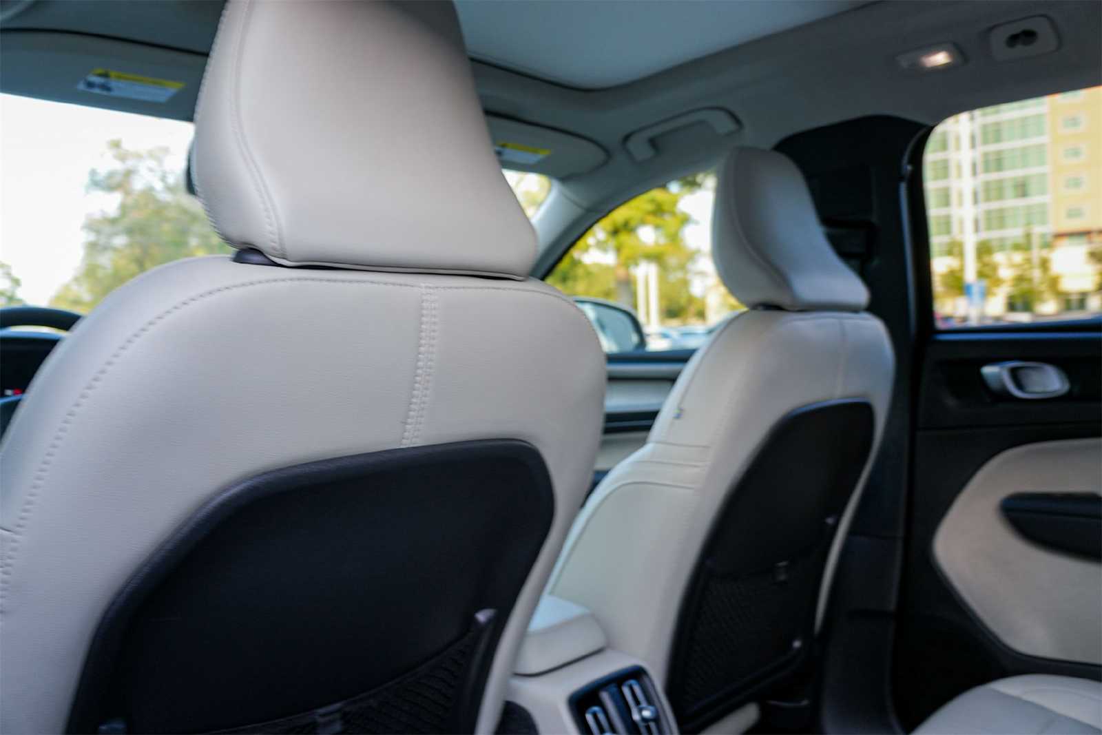 Thumbnail: 2024 Volvo XC40 - 11