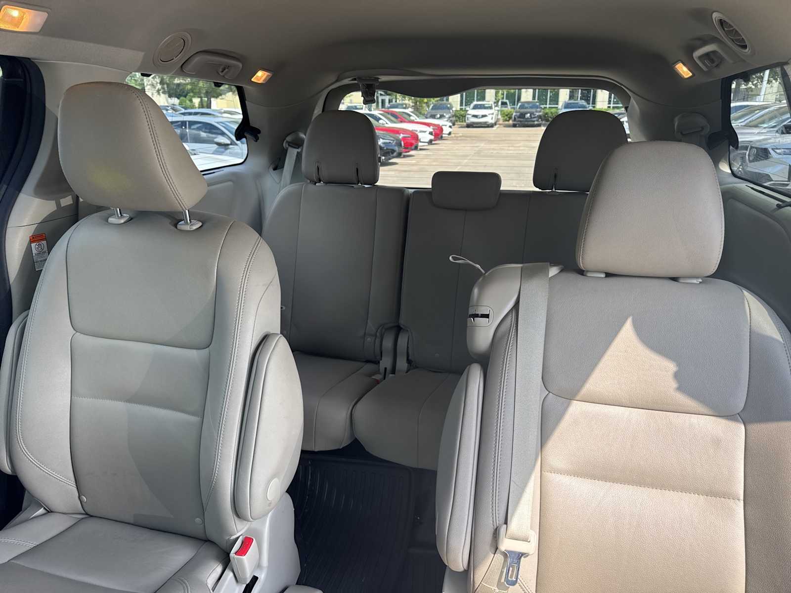 Thumbnail: 2020 Toyota Sienna - 8