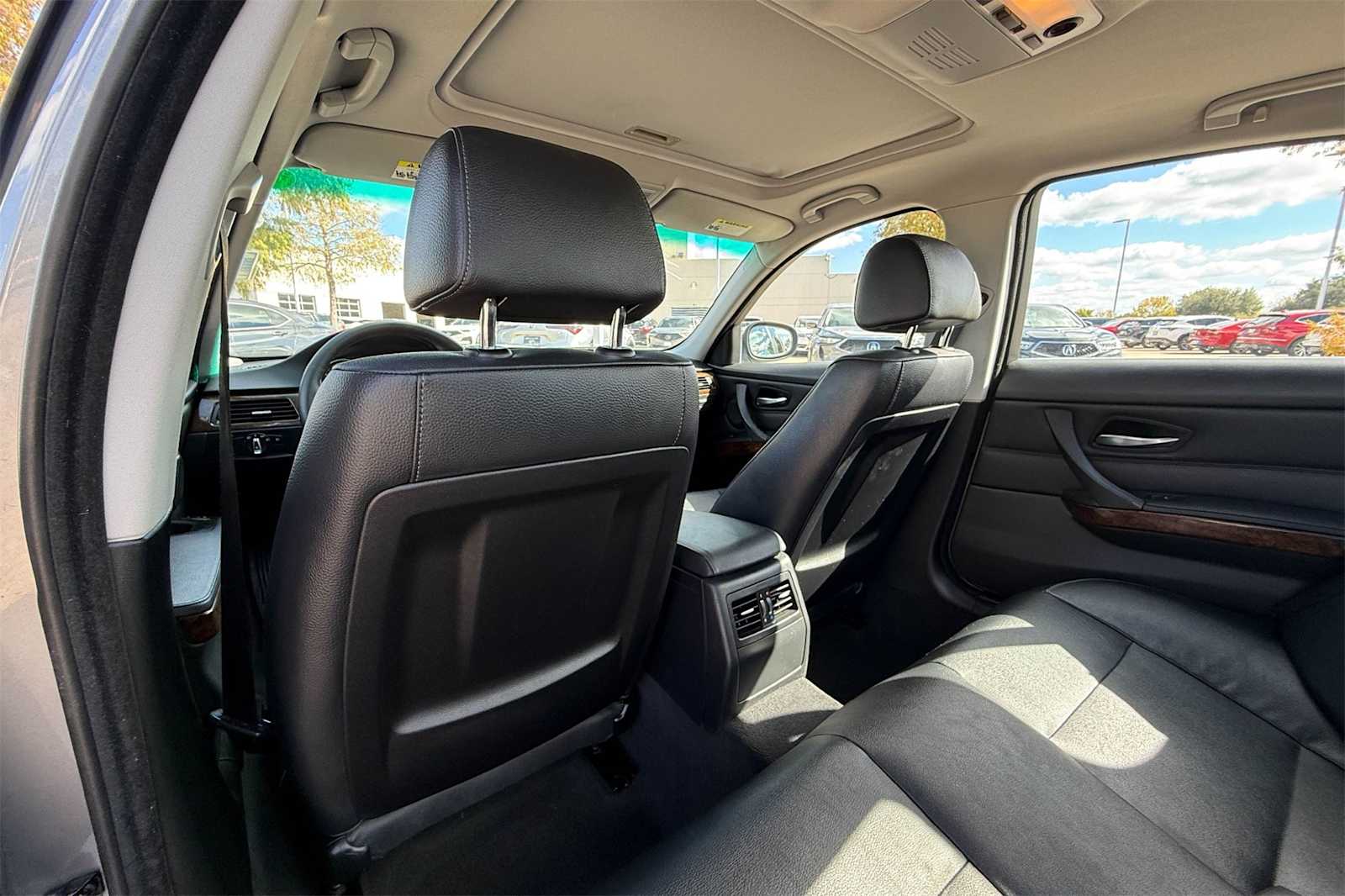 Thumbnail: 2010 BMW 3 Series - 12