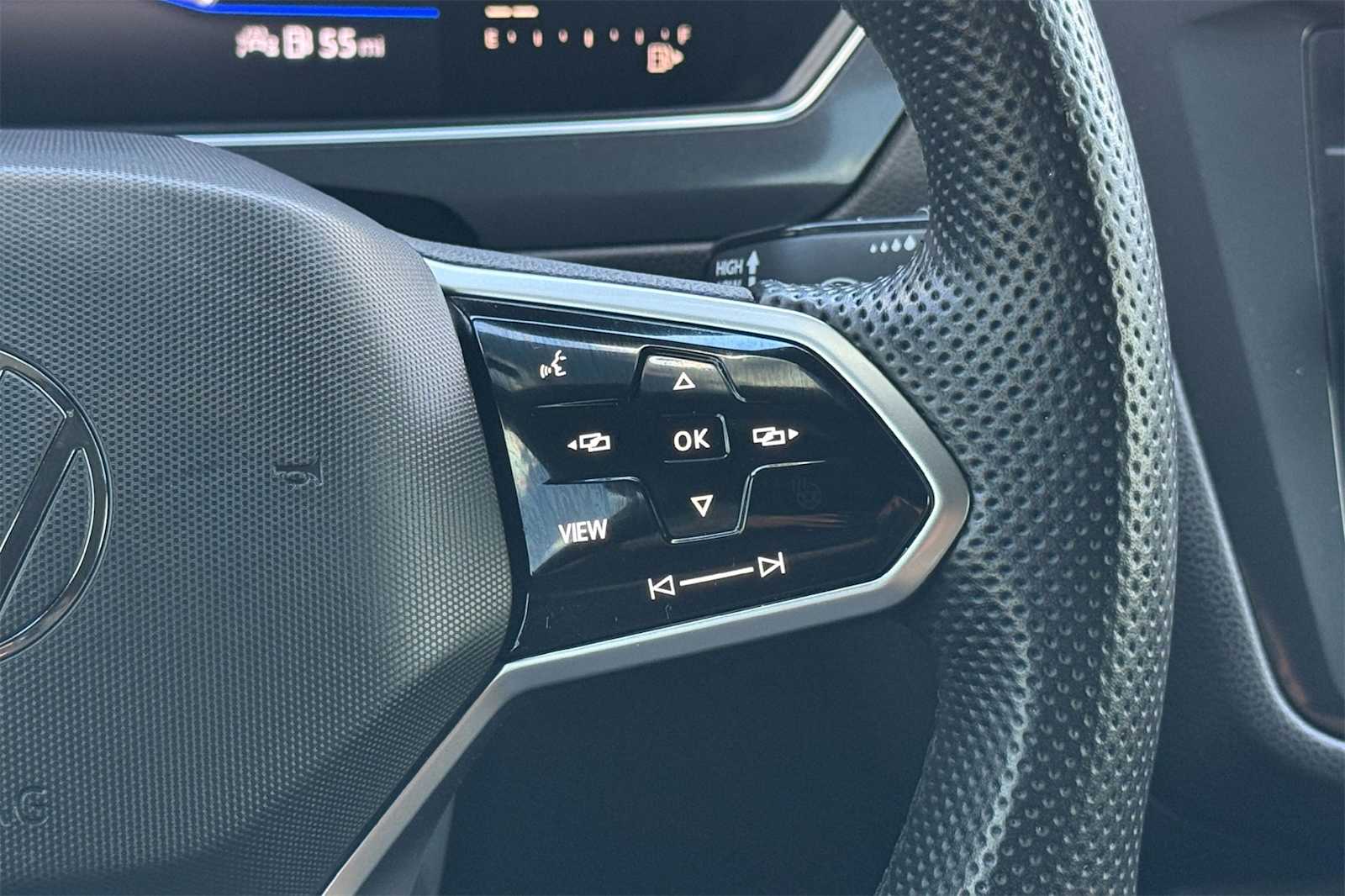 Thumbnail: 2022 Volkswagen Tiguan - 23