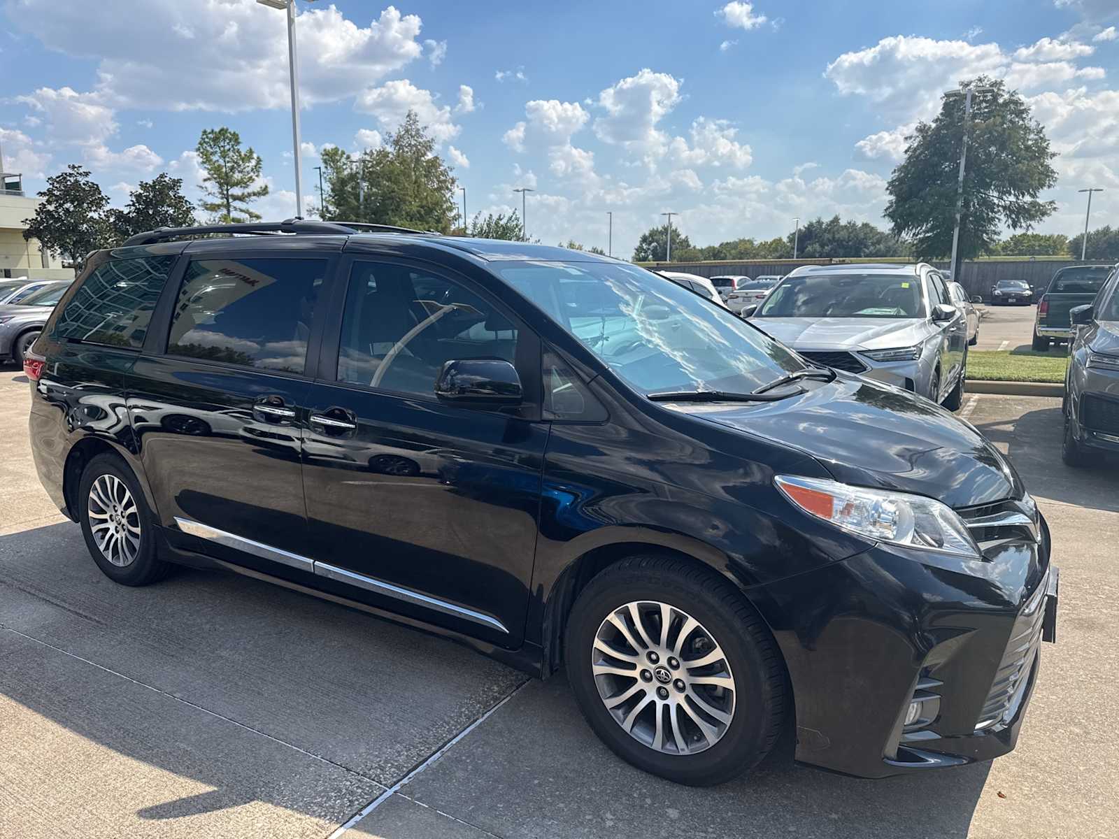 Thumbnail: 2020 Toyota Sienna - 5