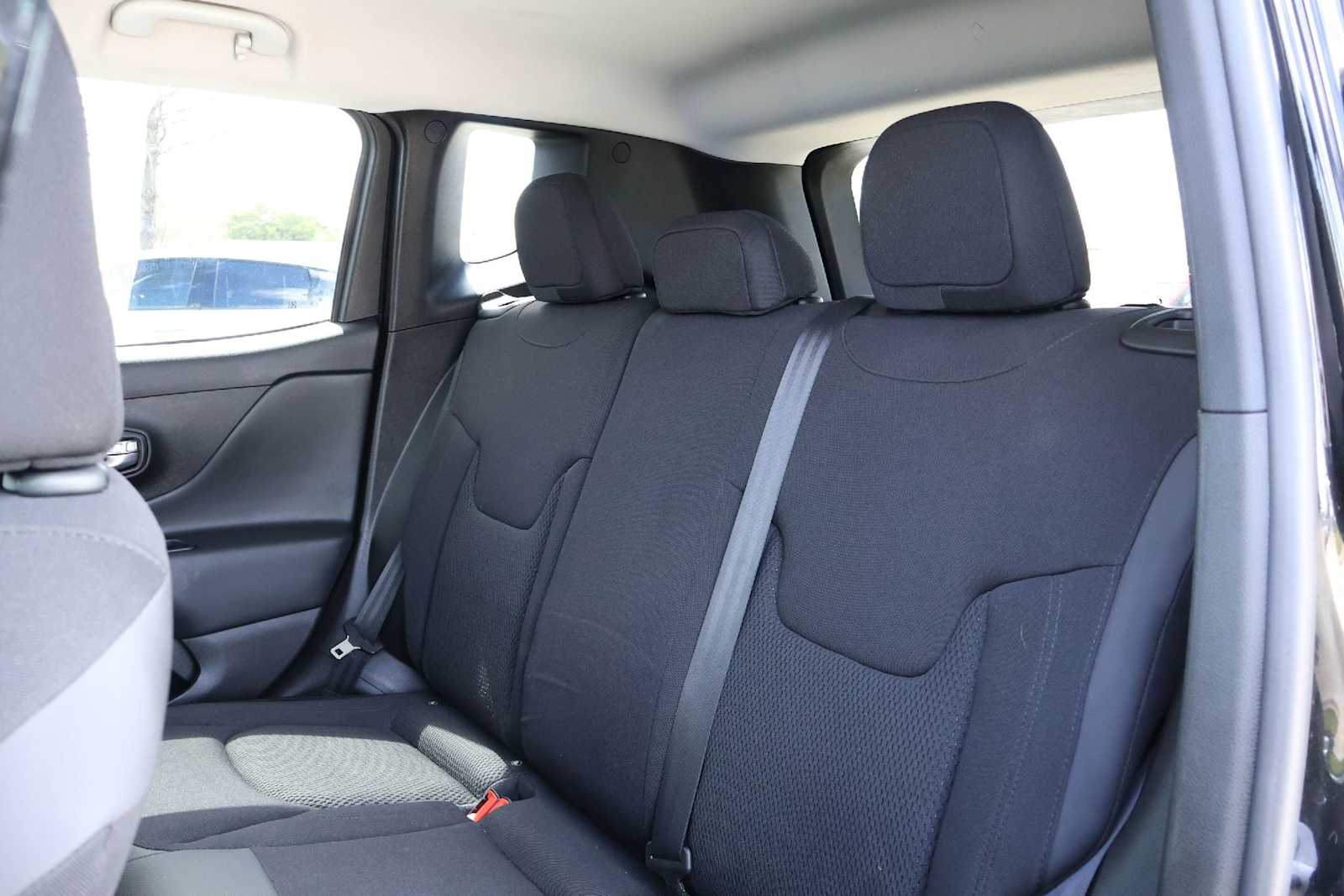 Thumbnail: 2018 Jeep Renegade - 13