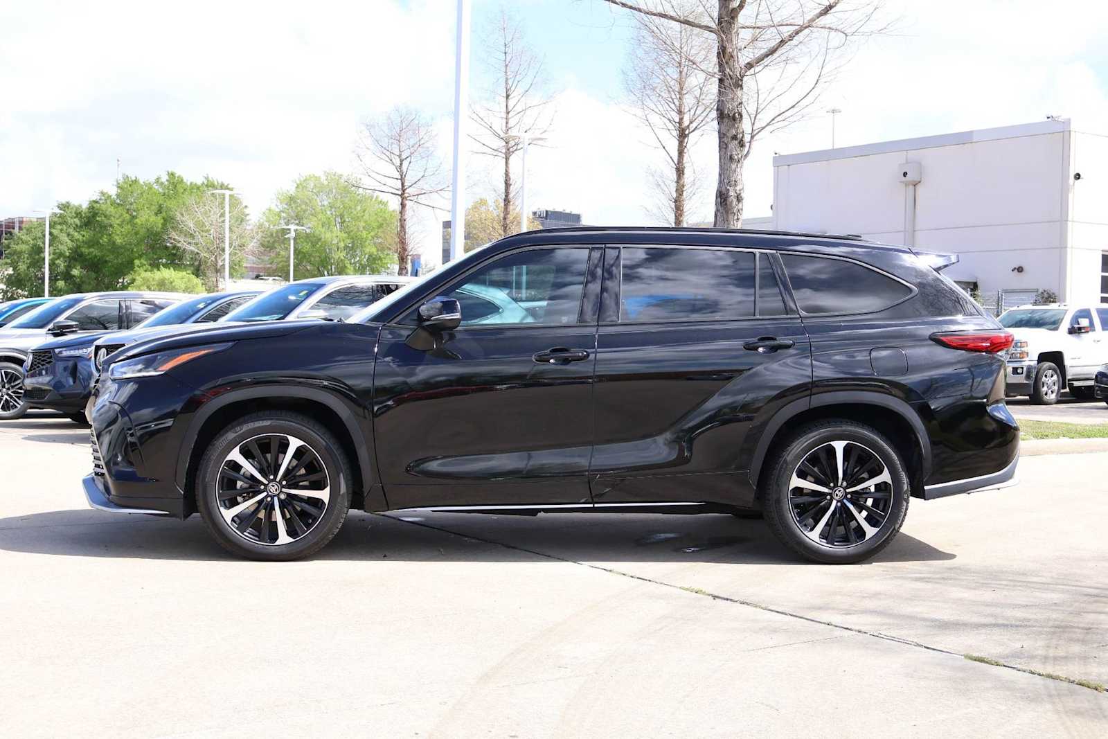 Thumbnail: 2021 Toyota Highlander - 3