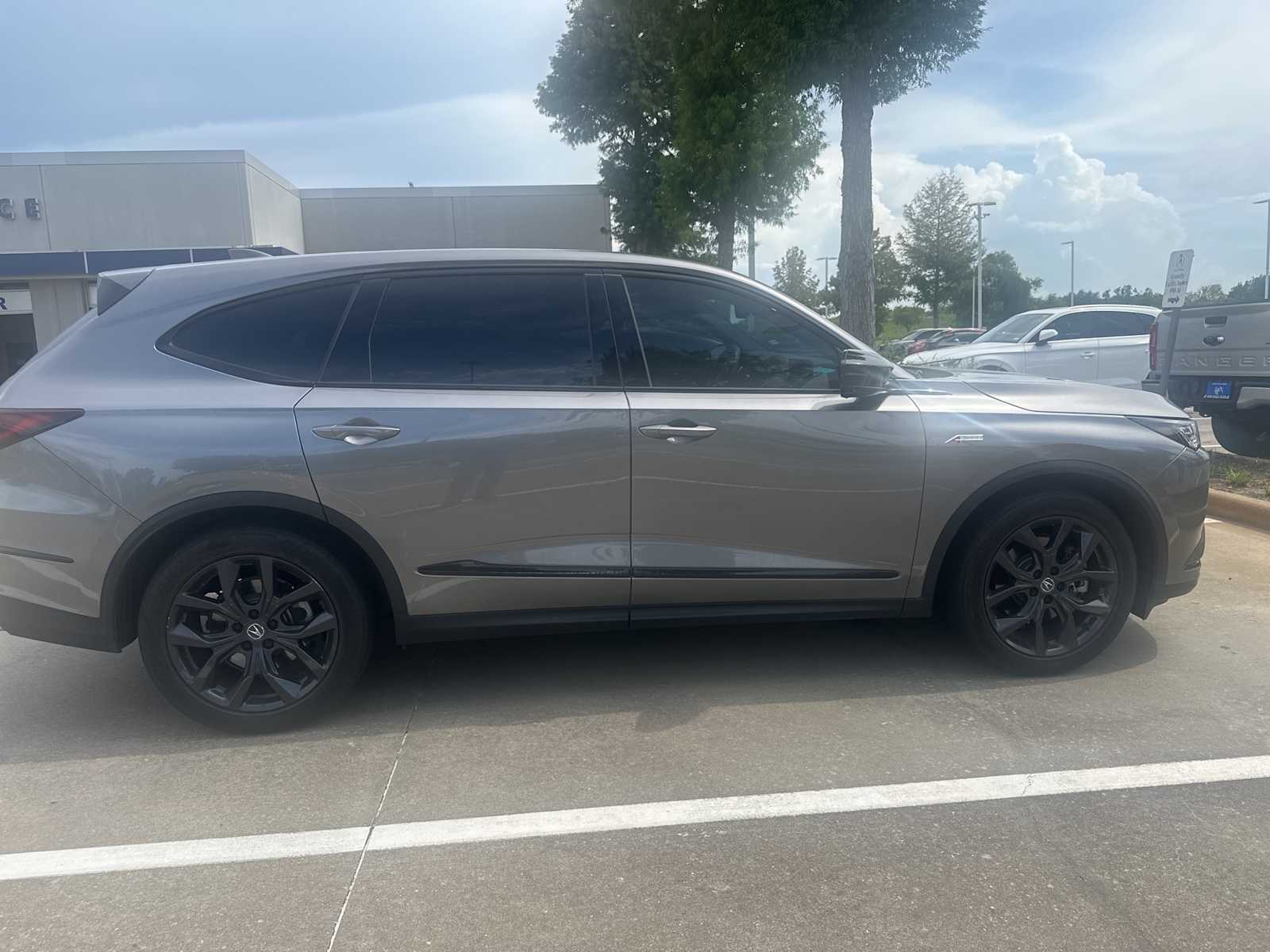 Thumbnail: 2022 Acura MDX - 8
