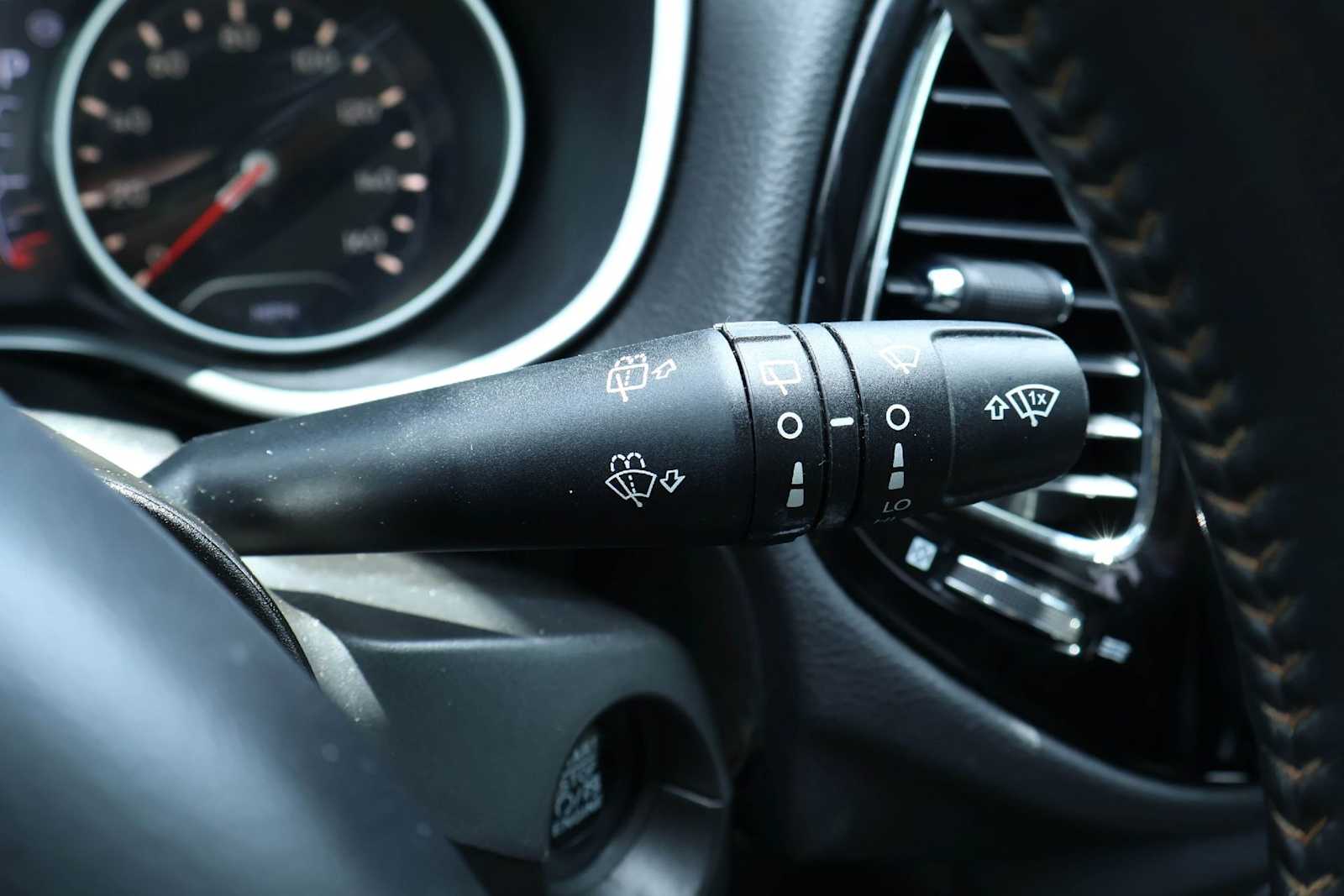 Thumbnail: 2018 Jeep Compass - 28