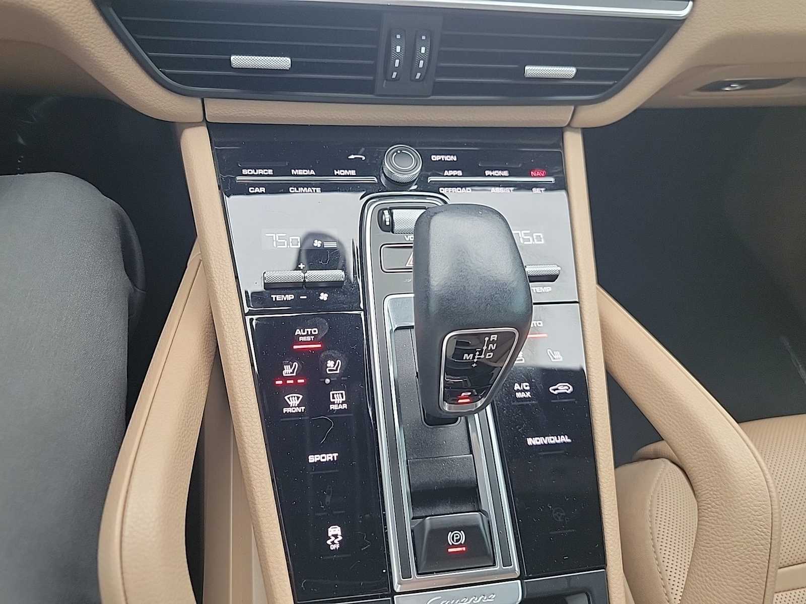 Thumbnail: 2022 Porsche Cayenne - 9