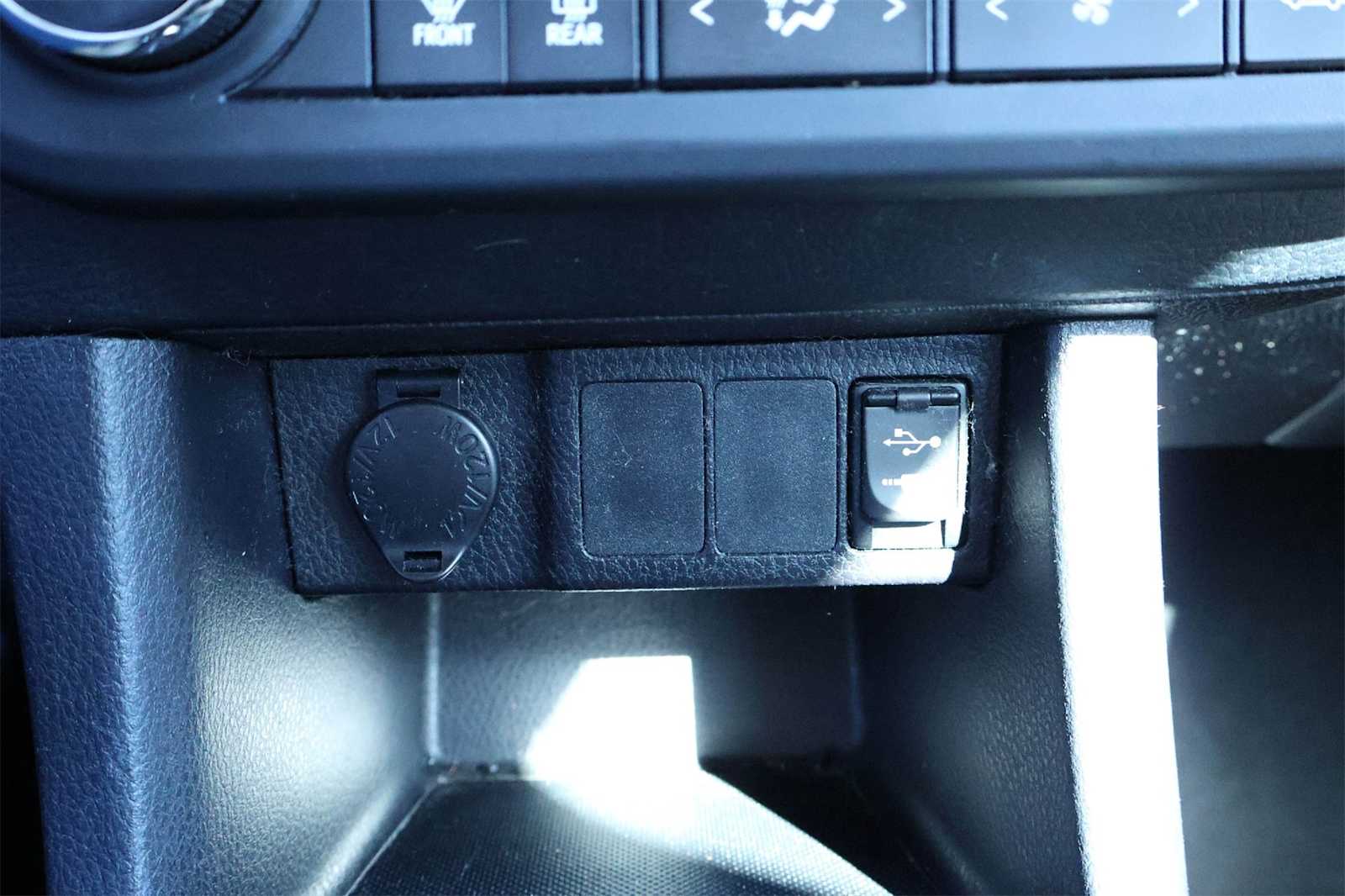 Thumbnail: 2015 Toyota Corolla - 25