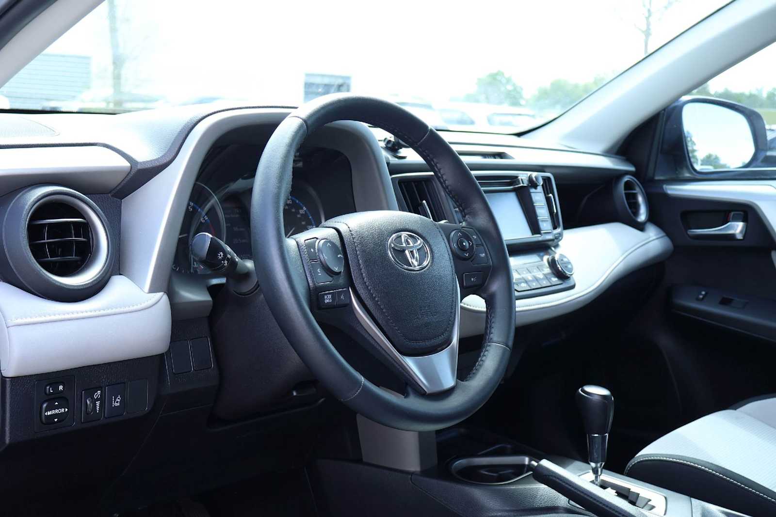 Thumbnail: 2018 Toyota RAV4 - 2
