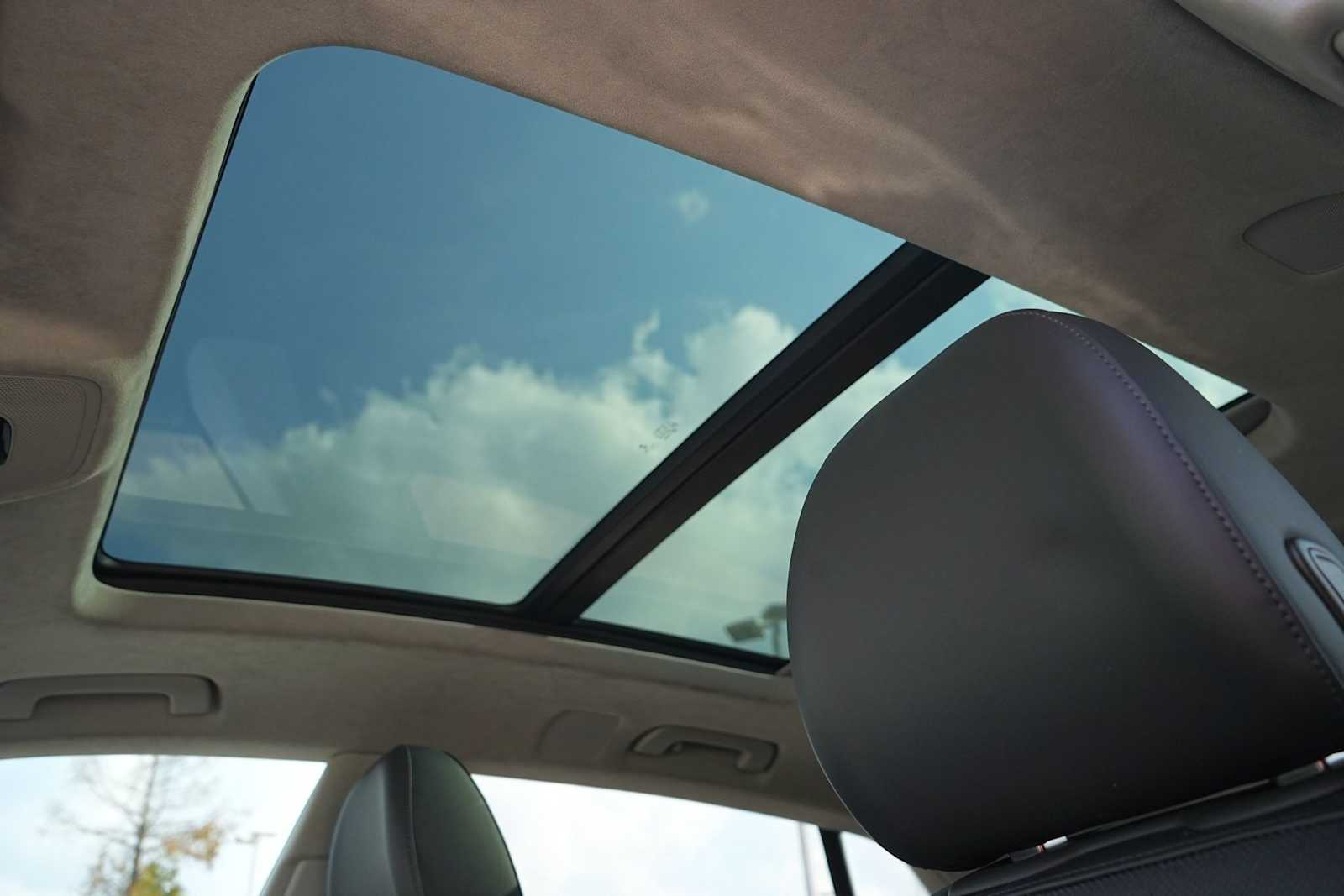 Thumbnail: 2019 Audi Q8 - 24