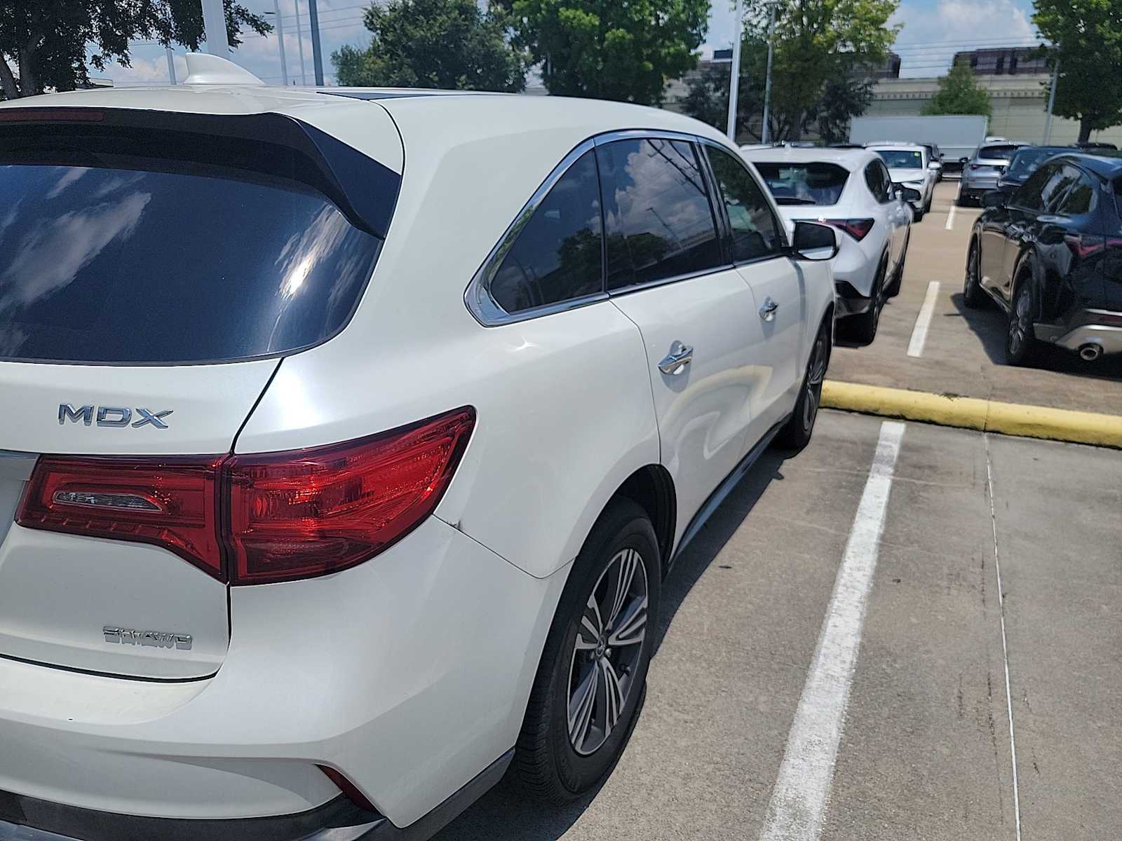 Thumbnail: 2017 Acura MDX - 4
