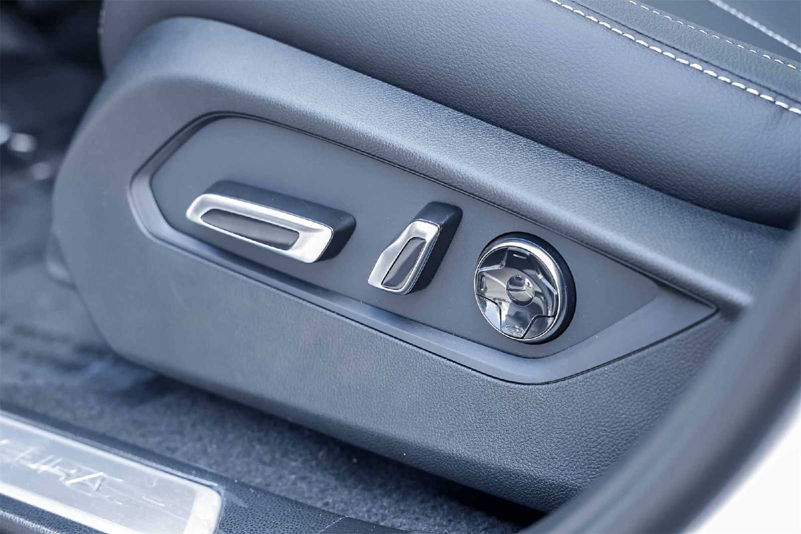 Thumbnail: 2025 Acura RDX - 24