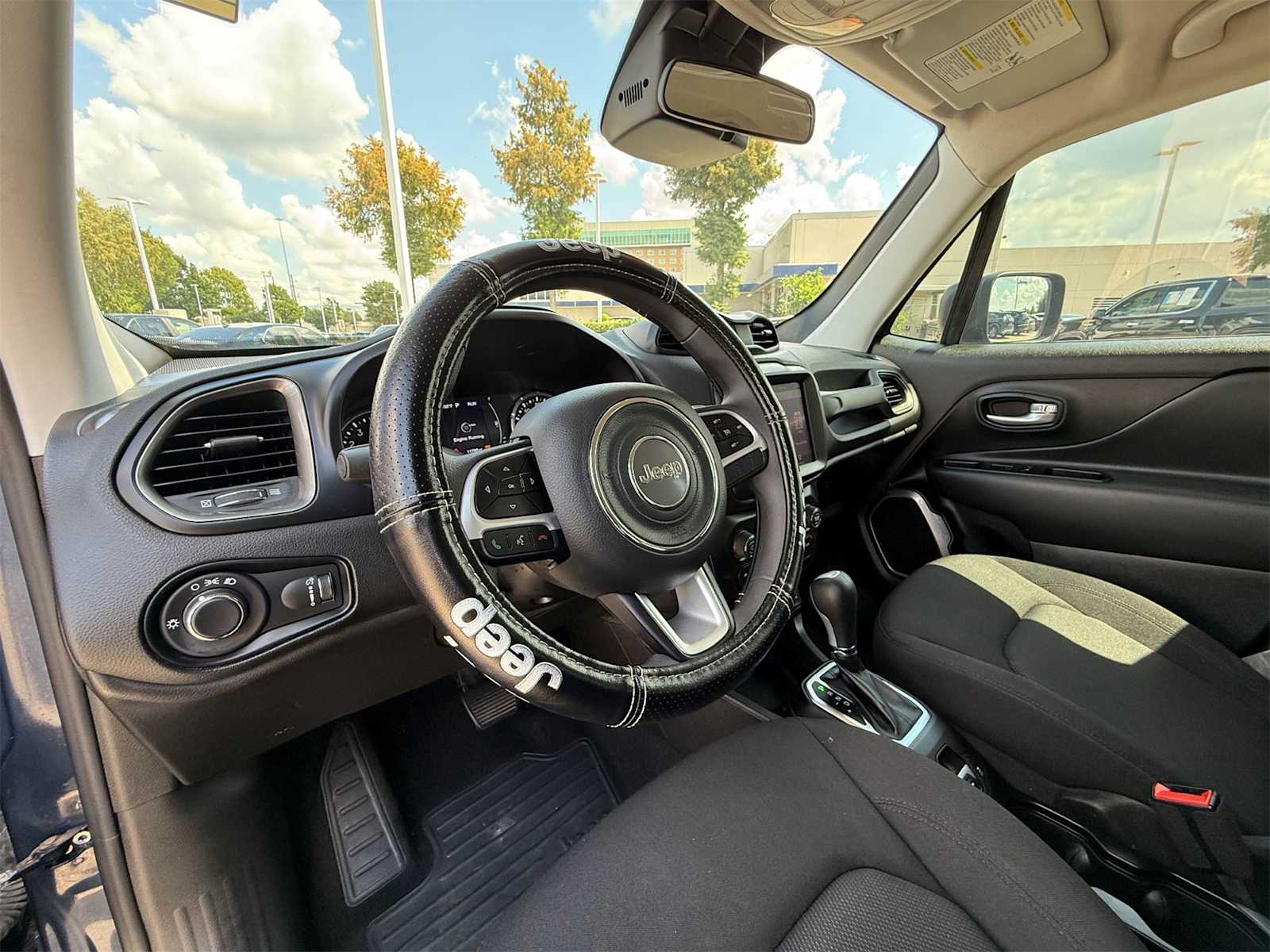 2023 Jeep Renegade Latitude photo 2