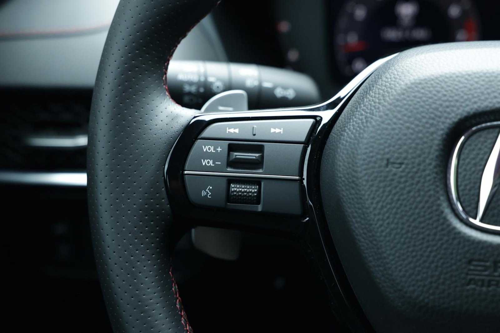 Thumbnail: 2025 Acura ADX - 18