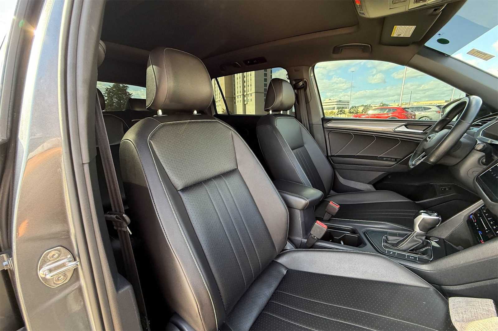 Thumbnail: 2022 Volkswagen Tiguan - 14