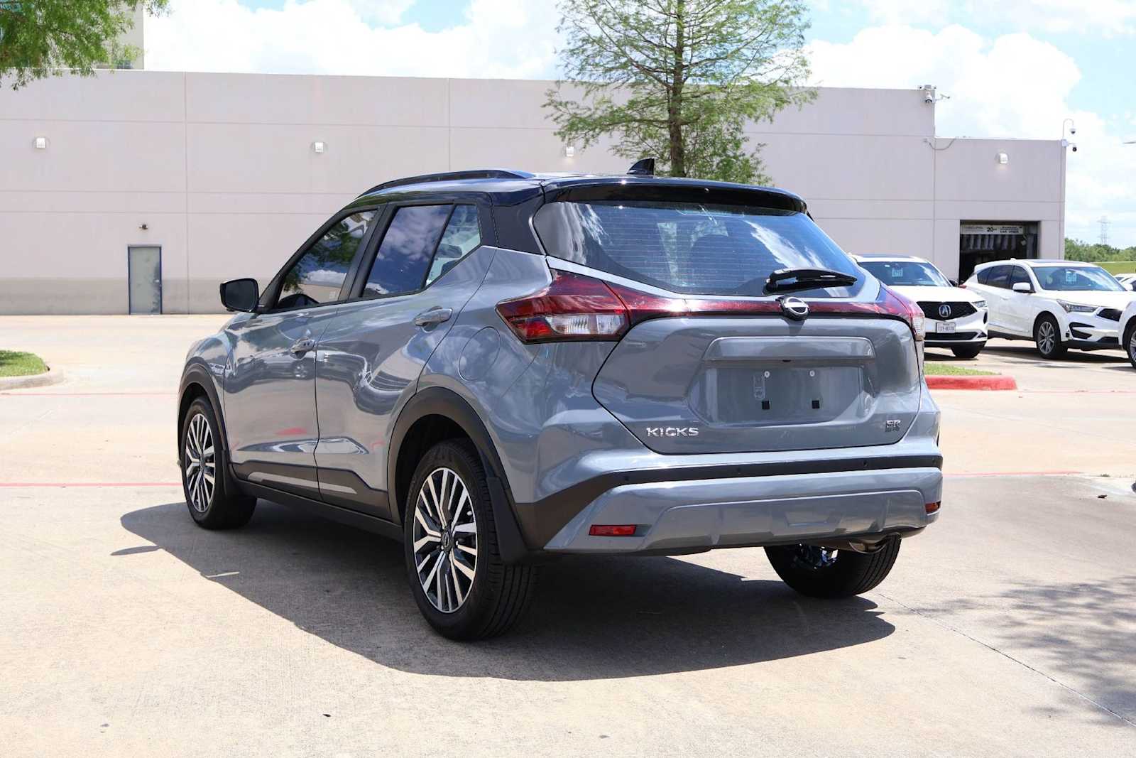 Thumbnail: 2023 Nissan Kicks - 4