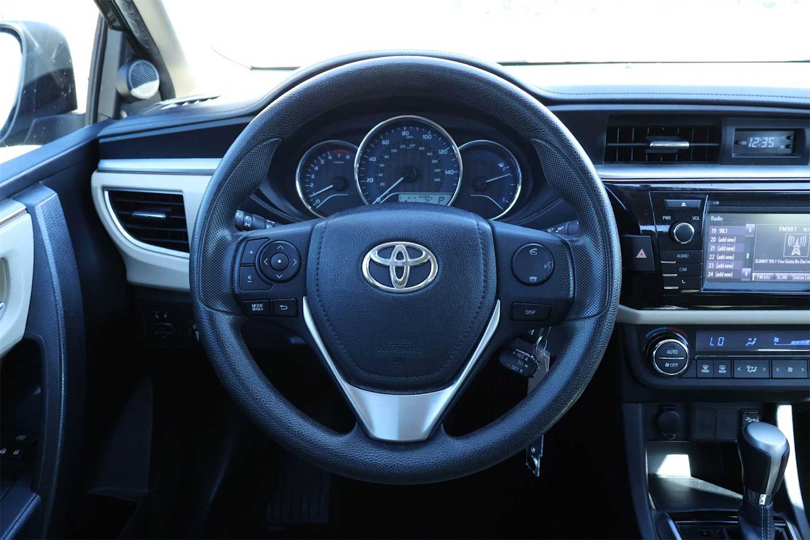 Thumbnail: 2015 Toyota Corolla - 15