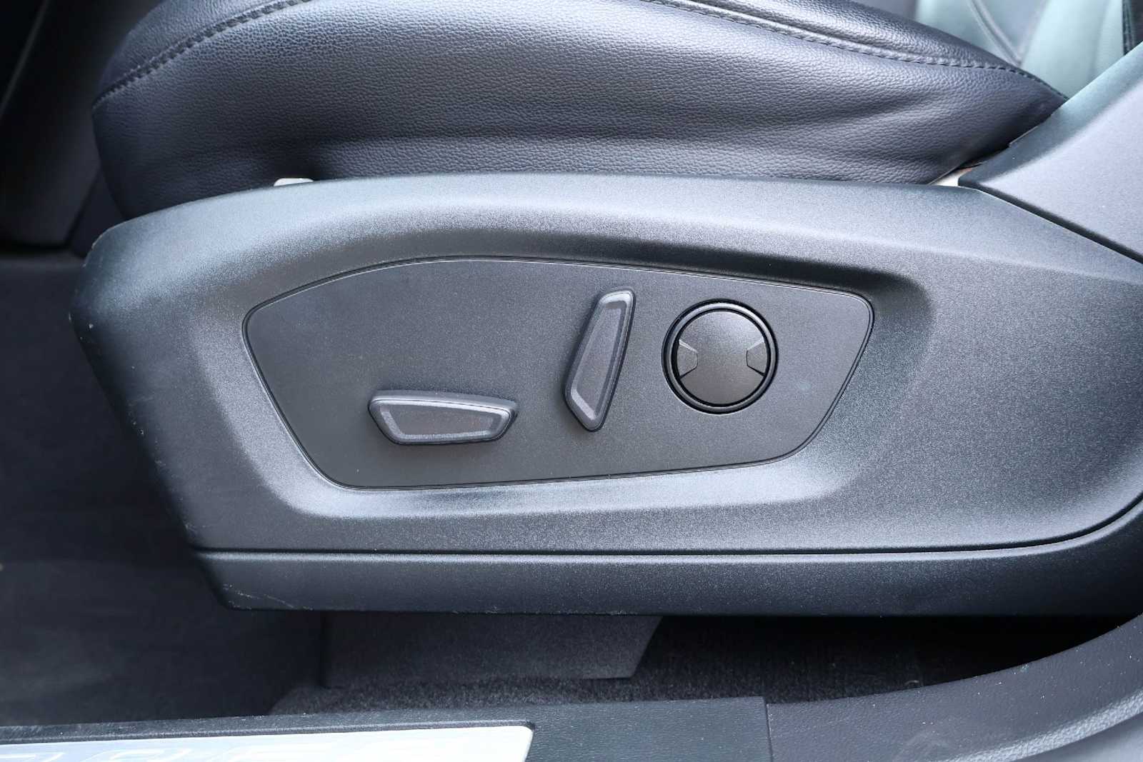 Thumbnail: 2021 Ford Explorer - 24