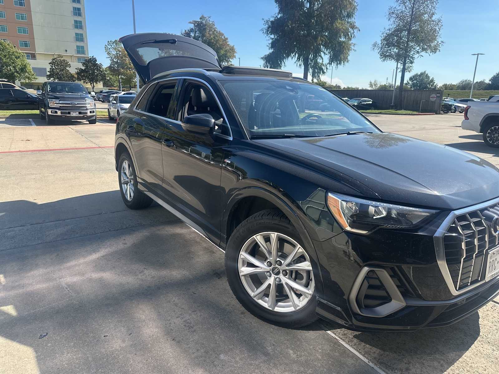 Thumbnail: 2022 Audi Q3 - 3