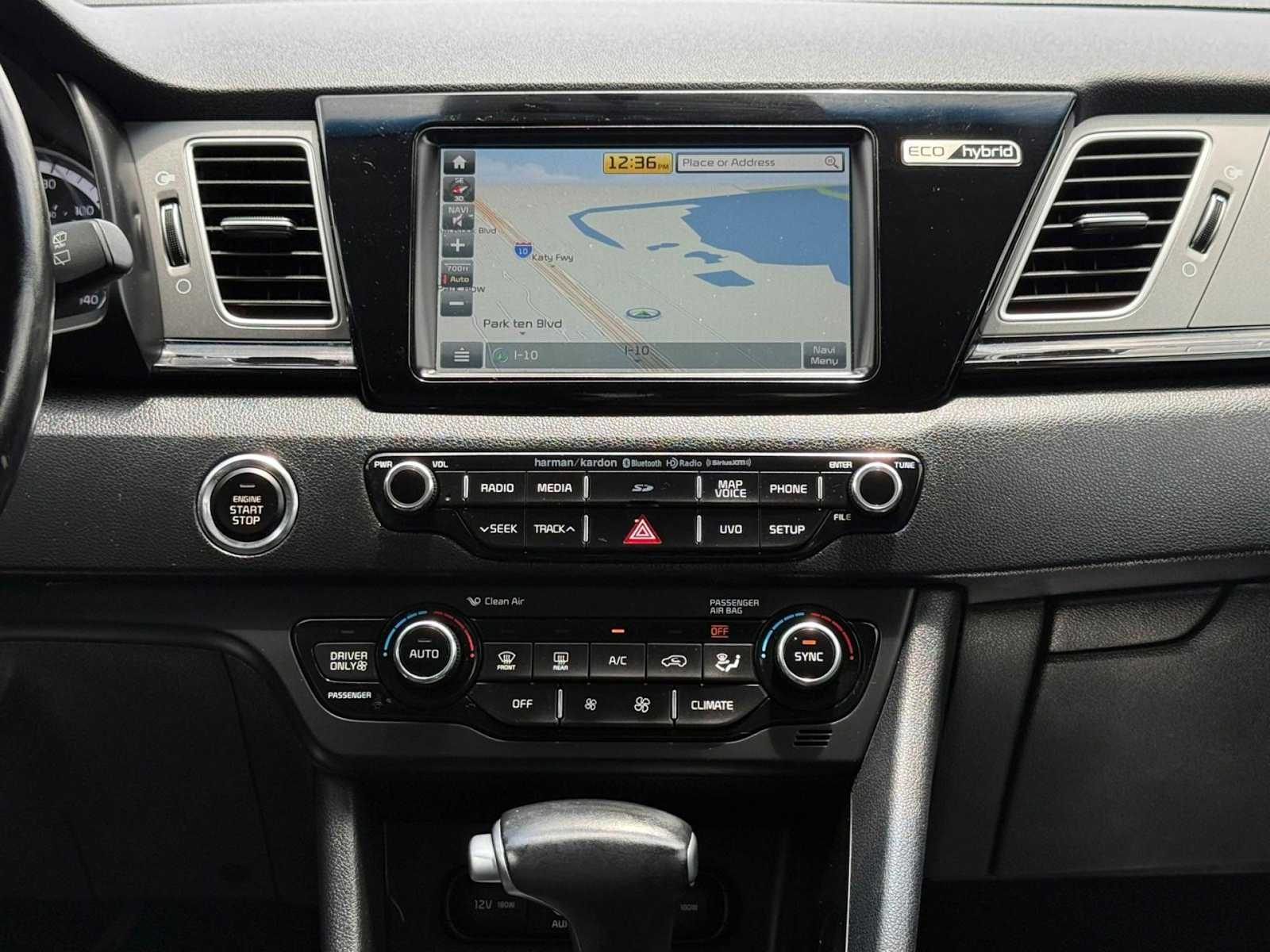 2017 Kia Niro Touring 16