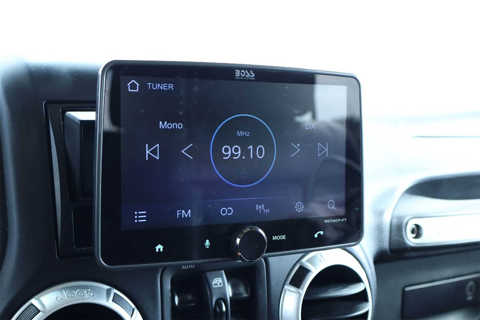 Thumbnail: 2012 Jeep Wrangler - 27