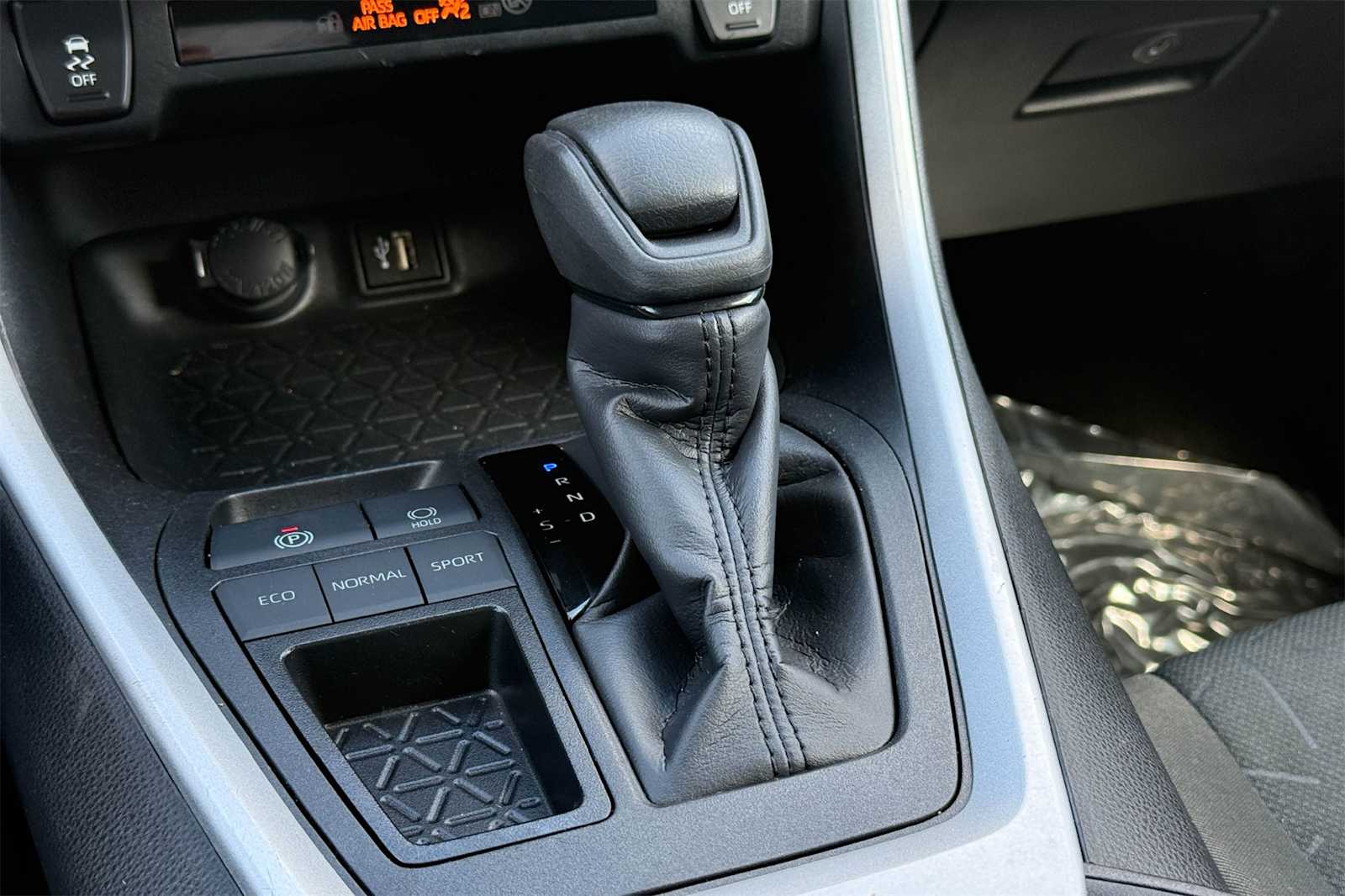 Thumbnail: 2024 Toyota RAV4 - 17