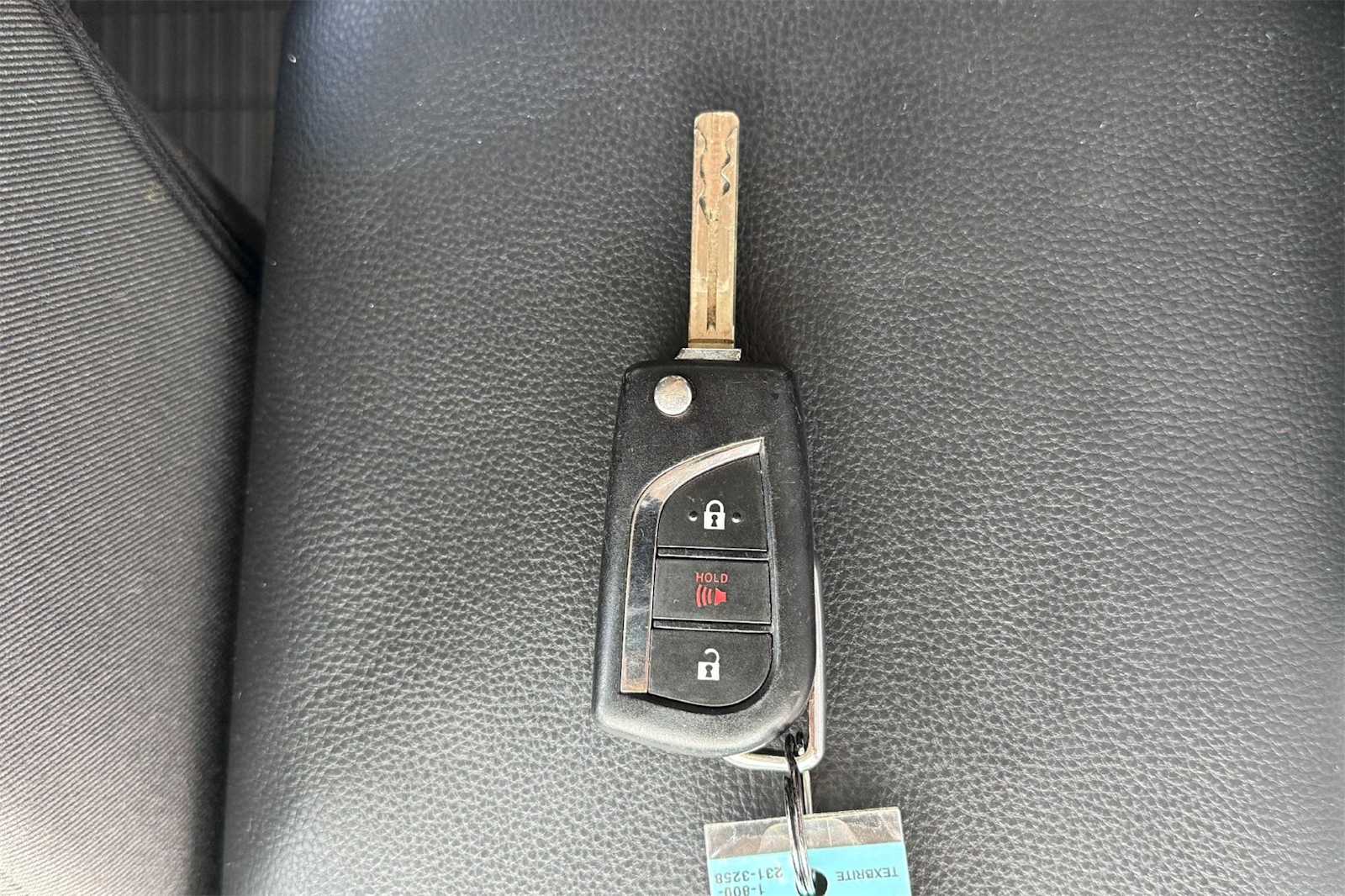 Thumbnail: 2022 Toyota RAV4 - 20