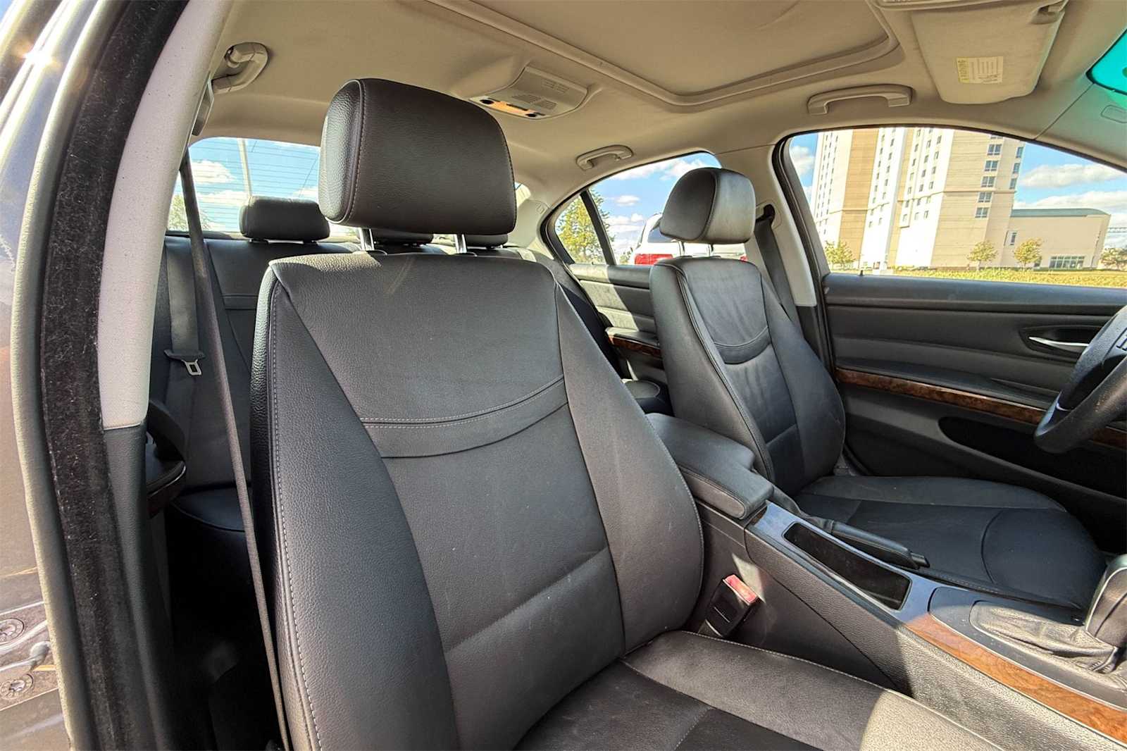 Thumbnail: 2010 BMW 3 Series - 14