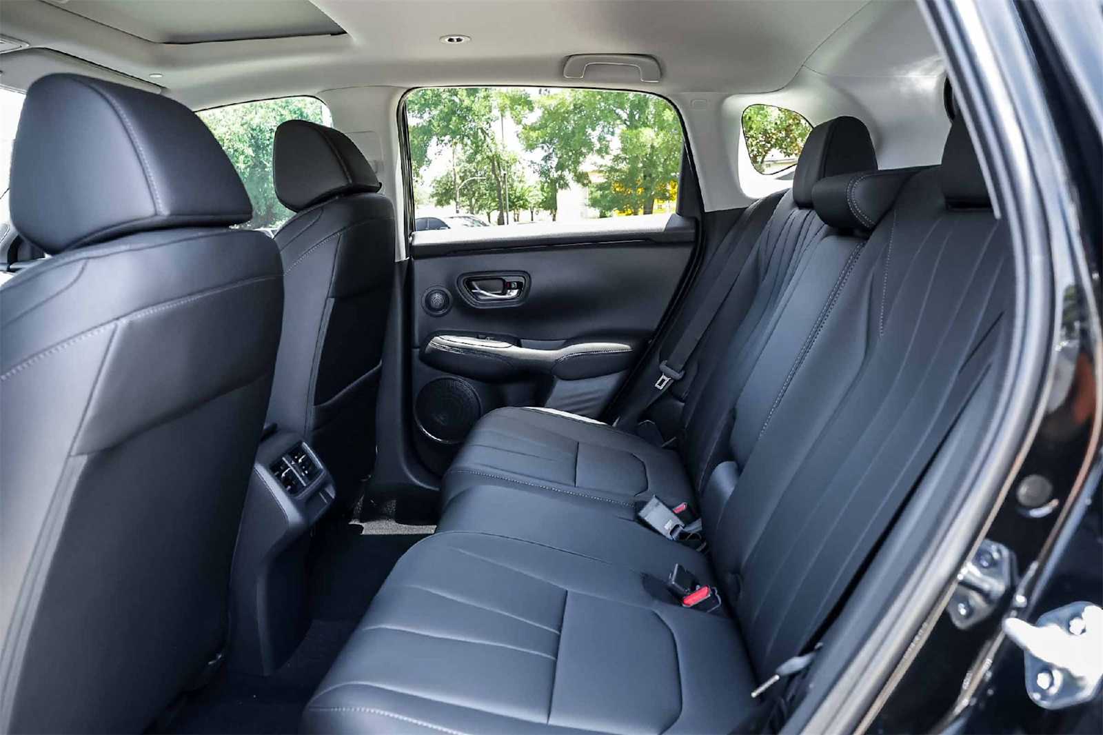 Thumbnail: 2025 Acura ADX - 13