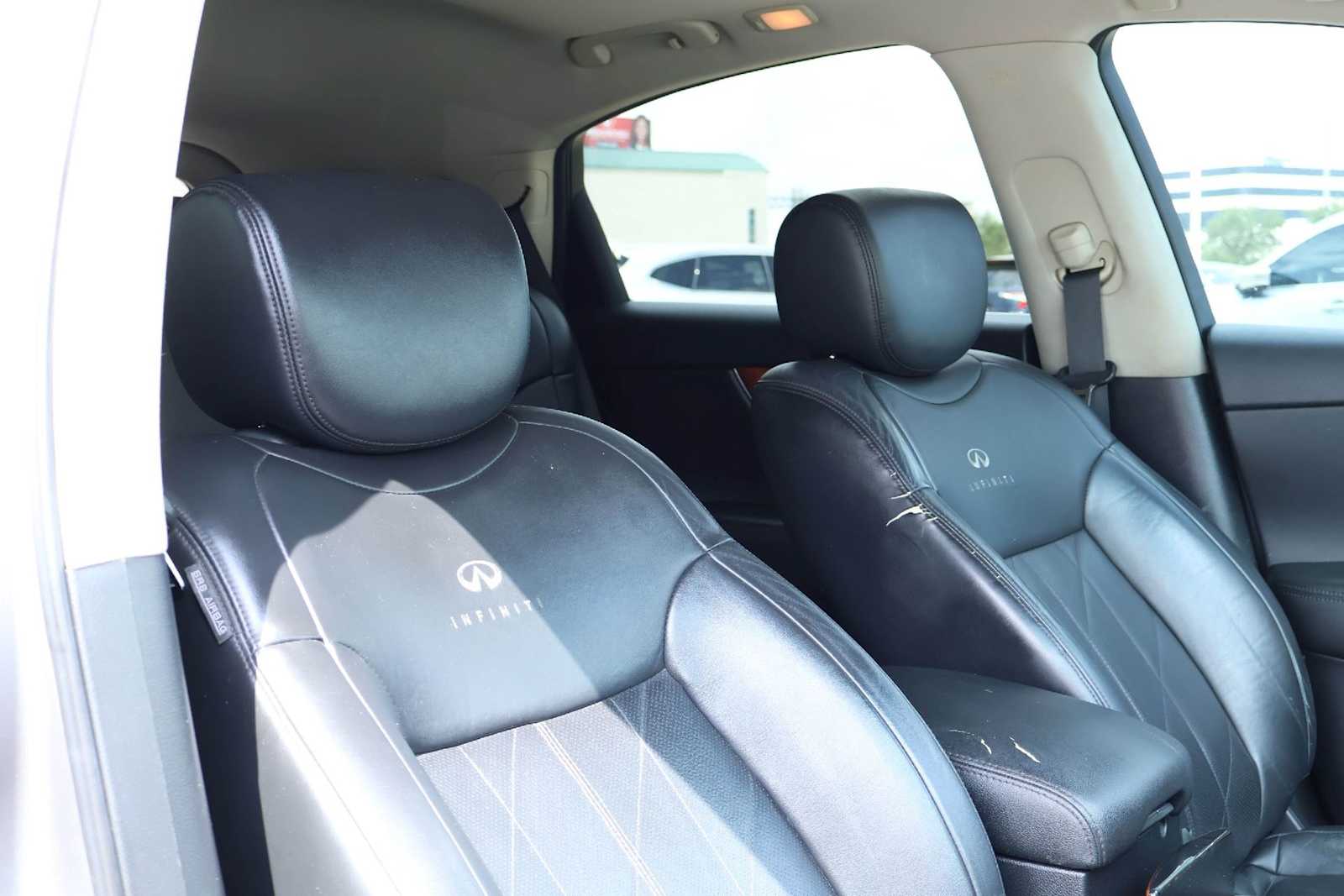 Thumbnail: 2011 INFINITI FX35 - 14