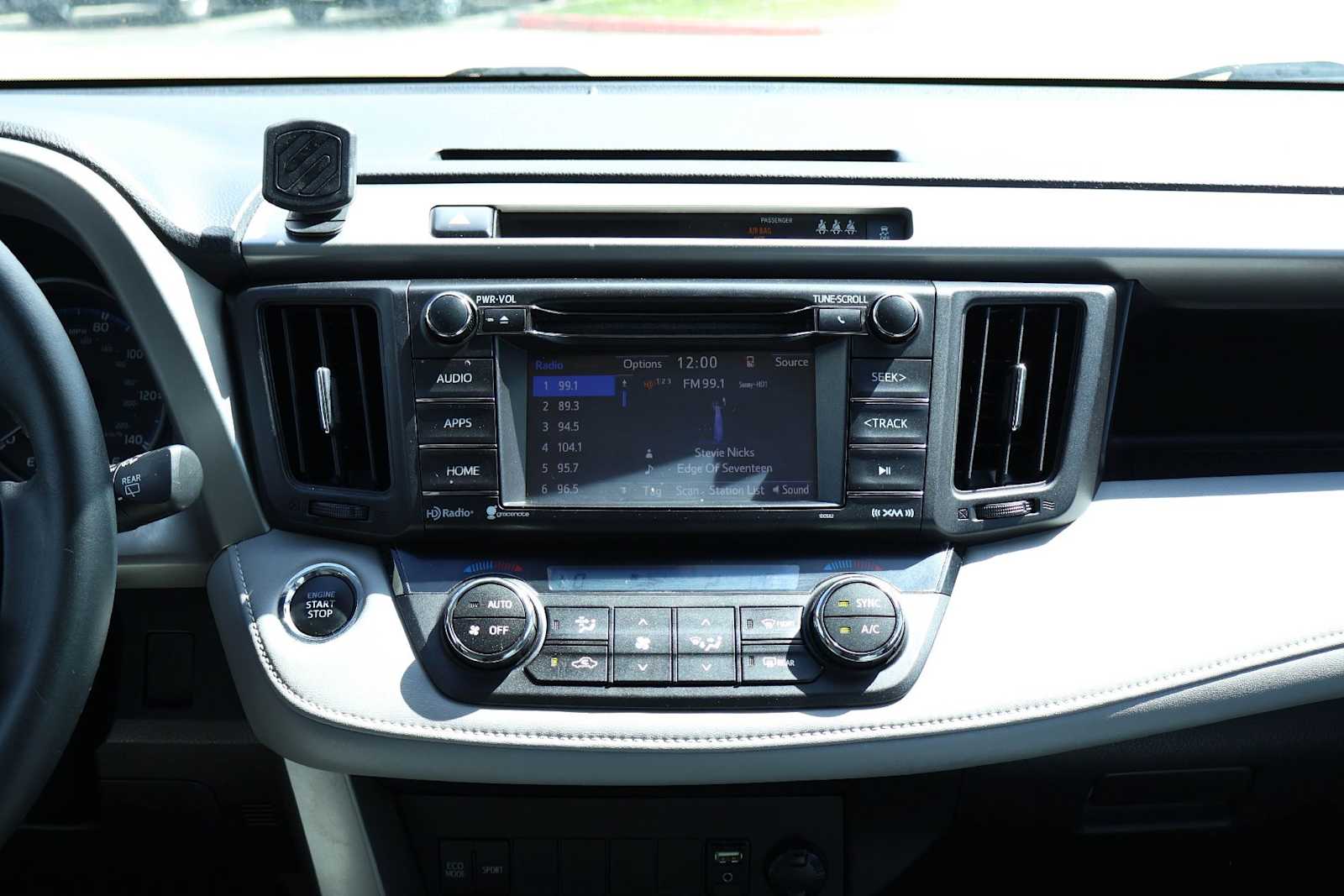 Thumbnail: 2018 Toyota RAV4 - 16