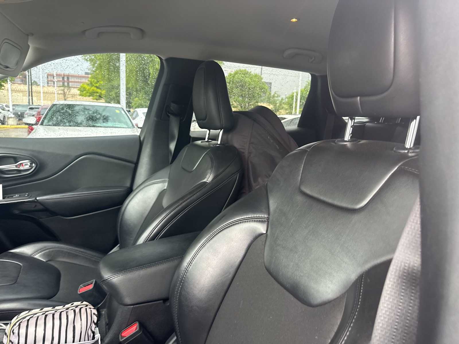 Thumbnail: 2021 Jeep Cherokee - 6