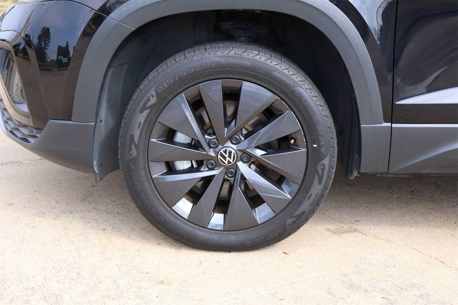 Thumbnail: 2022 Volkswagen Taos - 8