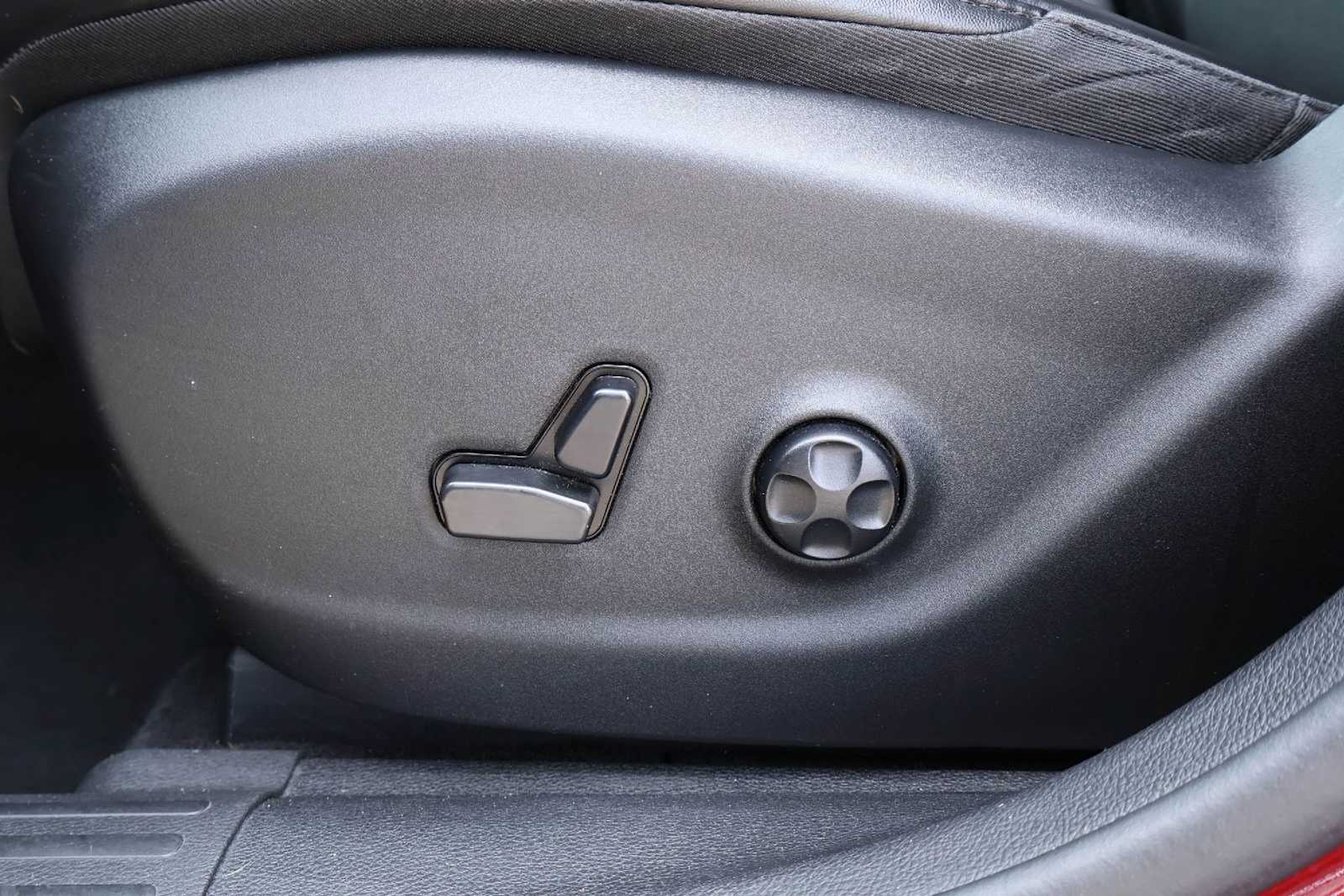 Thumbnail: 2021 Jeep Cherokee - 24